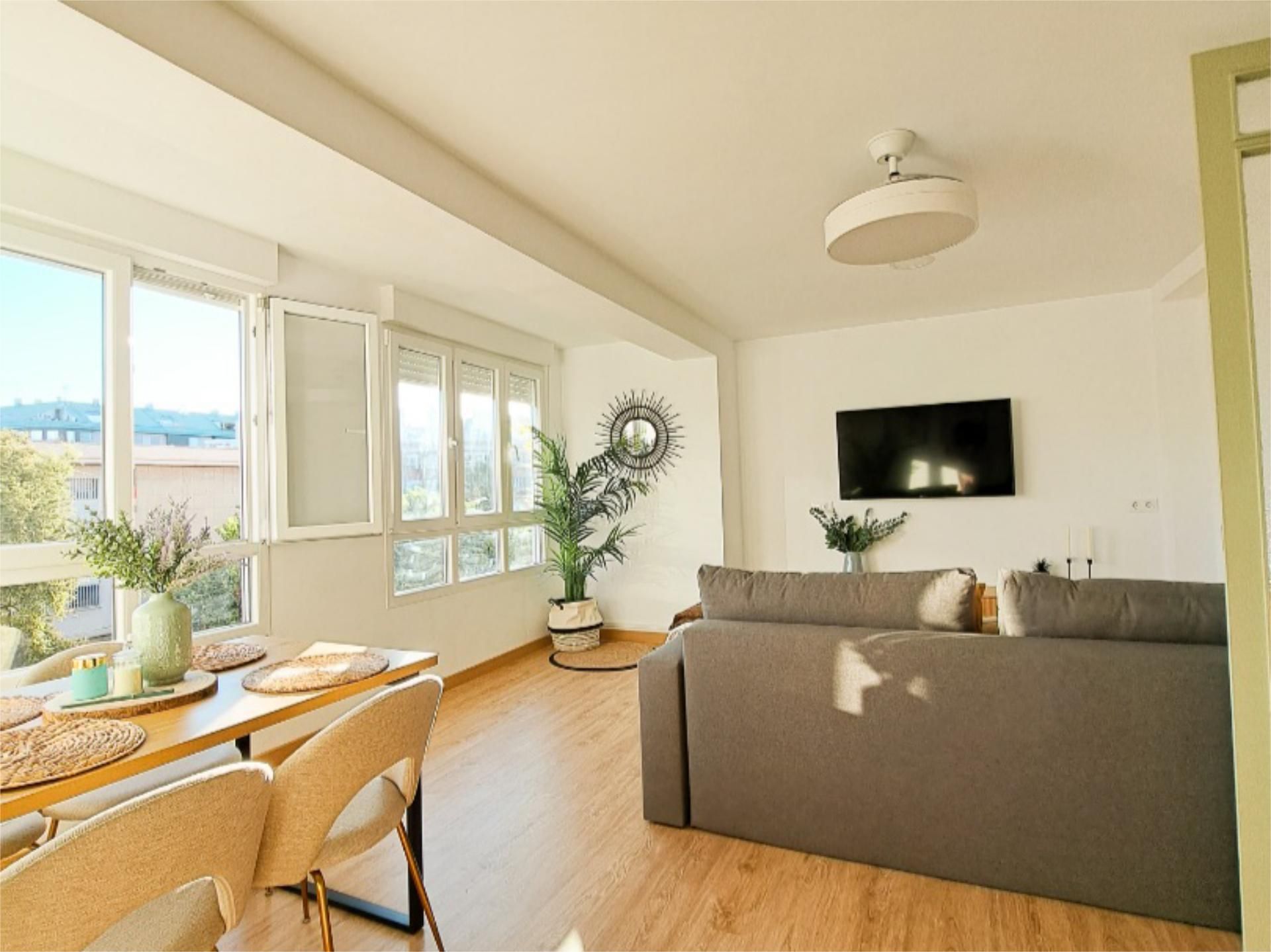 Flat to rent in Carrer Ausiàs March, 24, Piscinas