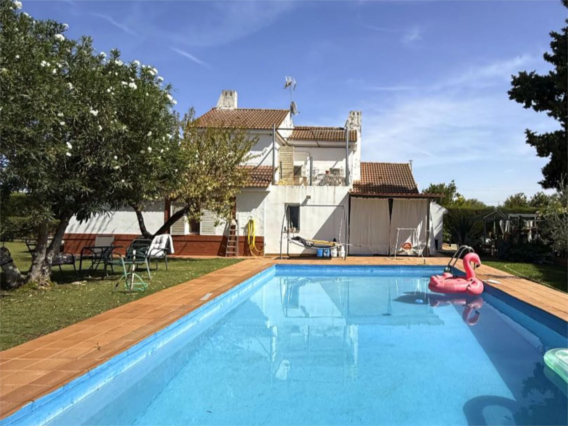 Piscina de Pis en venda en Valencina de la Concepción amb Aire condicionat, Calefacció i Jardí privat