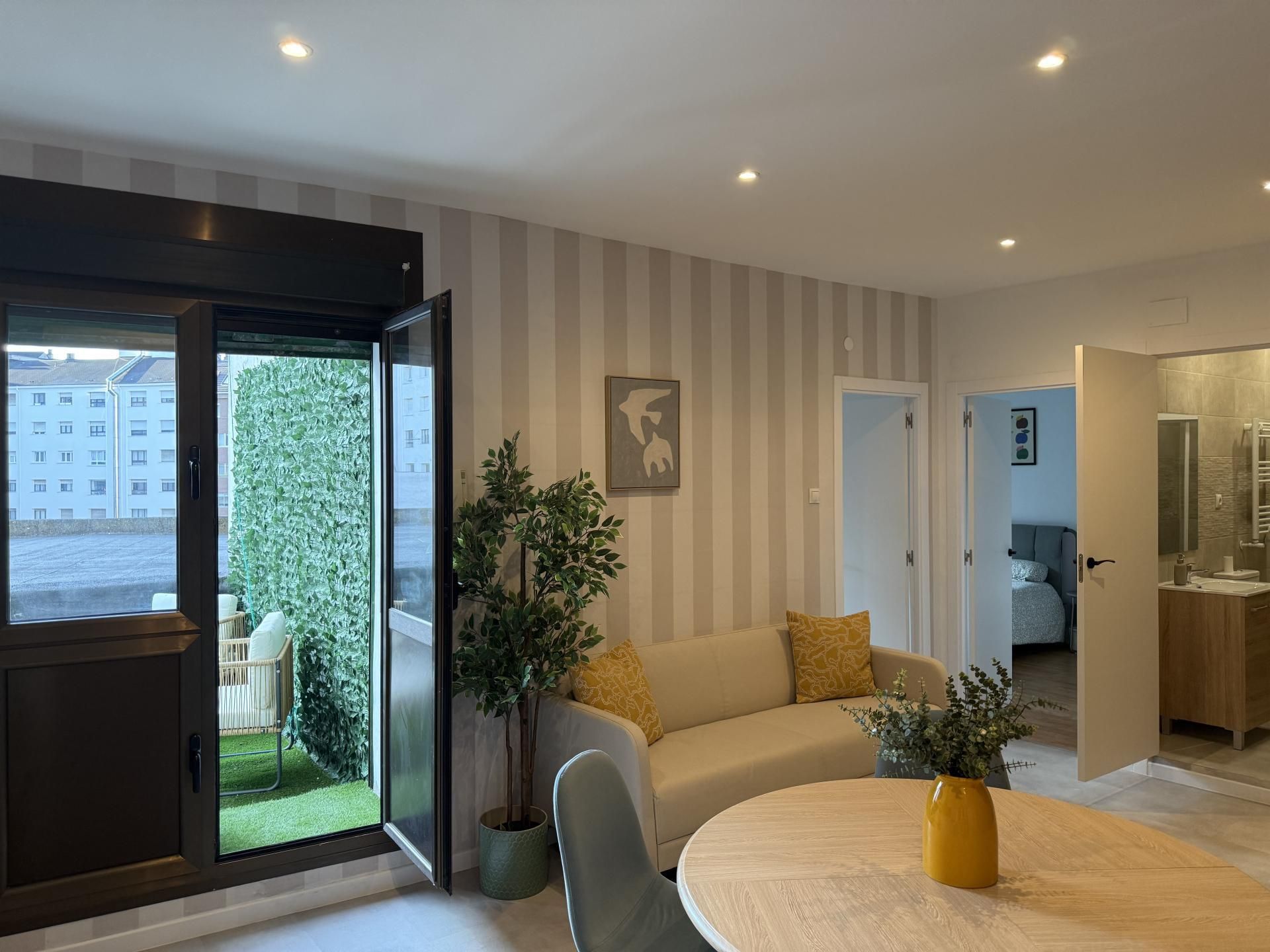 Dining room of Flat for sale in Oviedo   with Parquet flooring, Terrace and Storage room