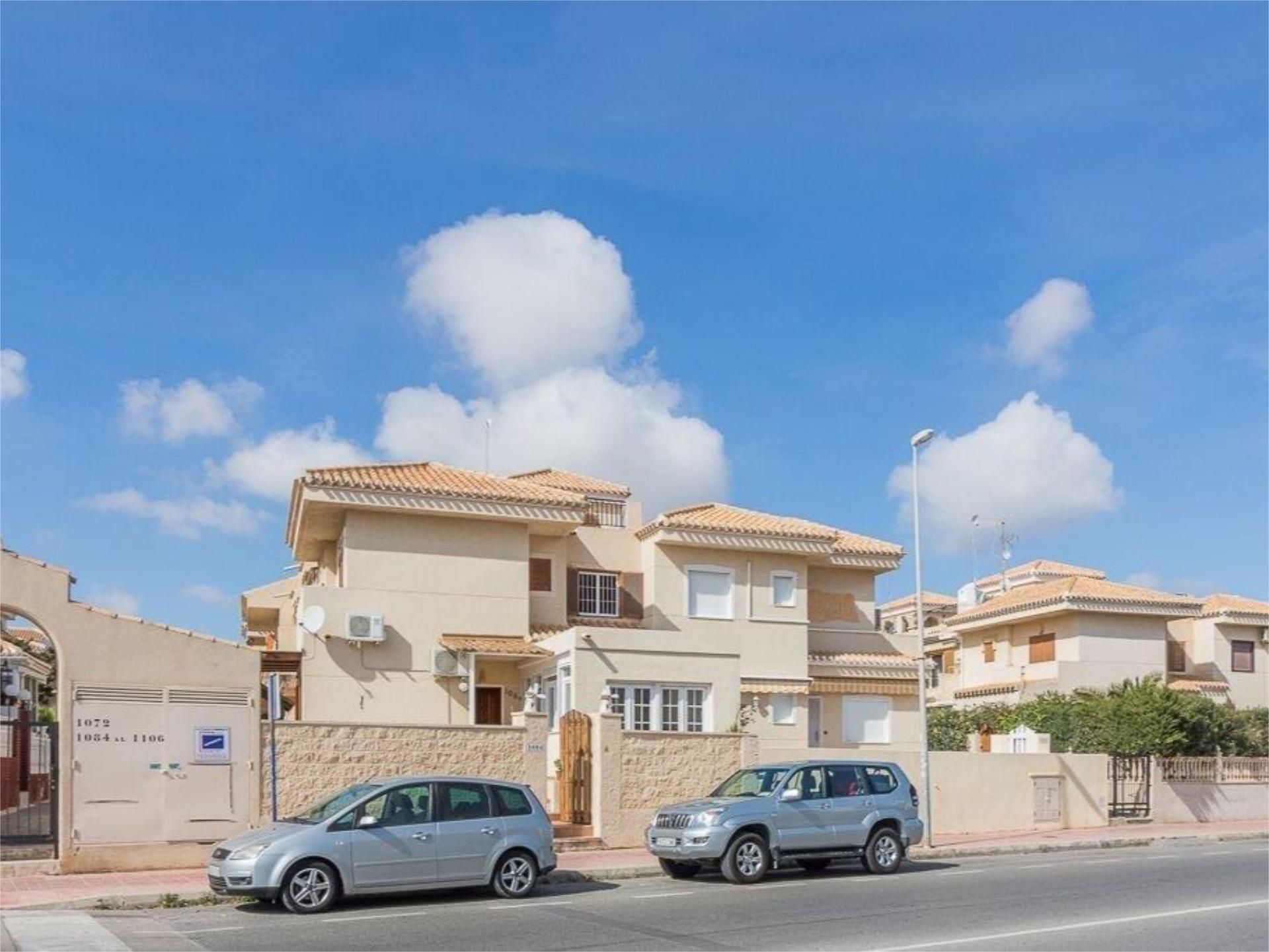 Exterior view of Single-family semi-detached for sale in Orihuela  with Air Conditioner, Private garden and Terrace