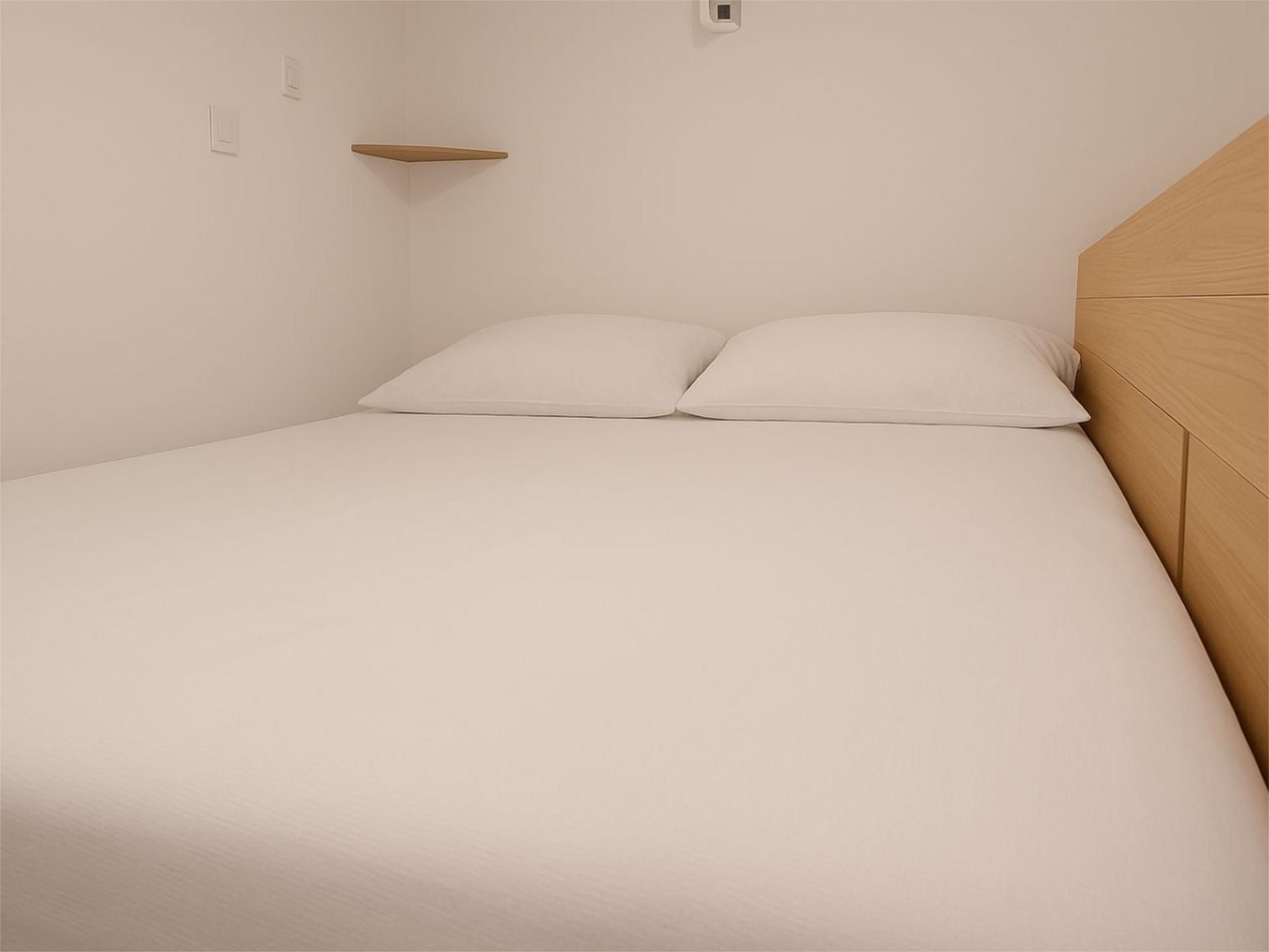 Dormitori de Apartament de lloguer en  Madrid Capital amb Aire condicionat, Calefacció i Moblat