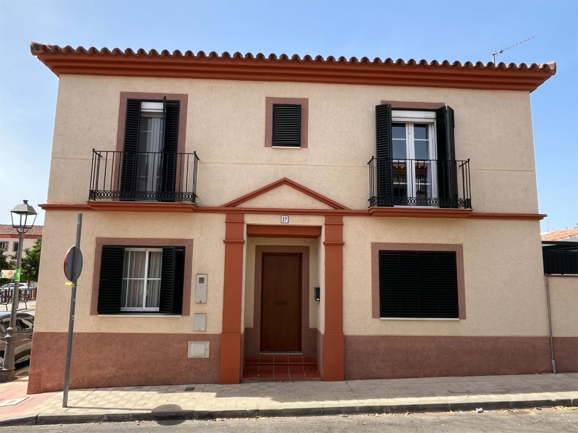 Vista exterior de Casa adosada en venda en Gines amb Aire condicionat i Balcó