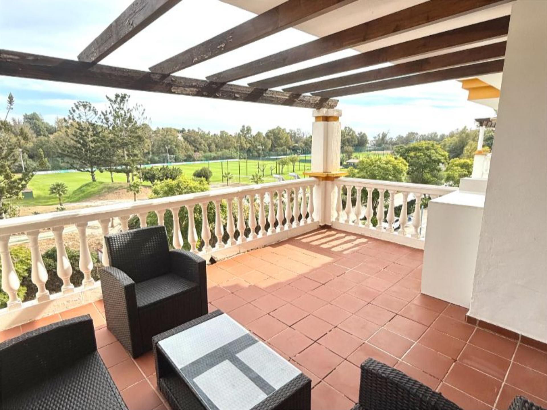 Pis de lloguer a Avenida Príncipe Salman, 1, La Dama de Noche - La Alzambra Terrassa de Pis de lloguer en Marbella amb Aire condicionat, Terrassa i Piscina