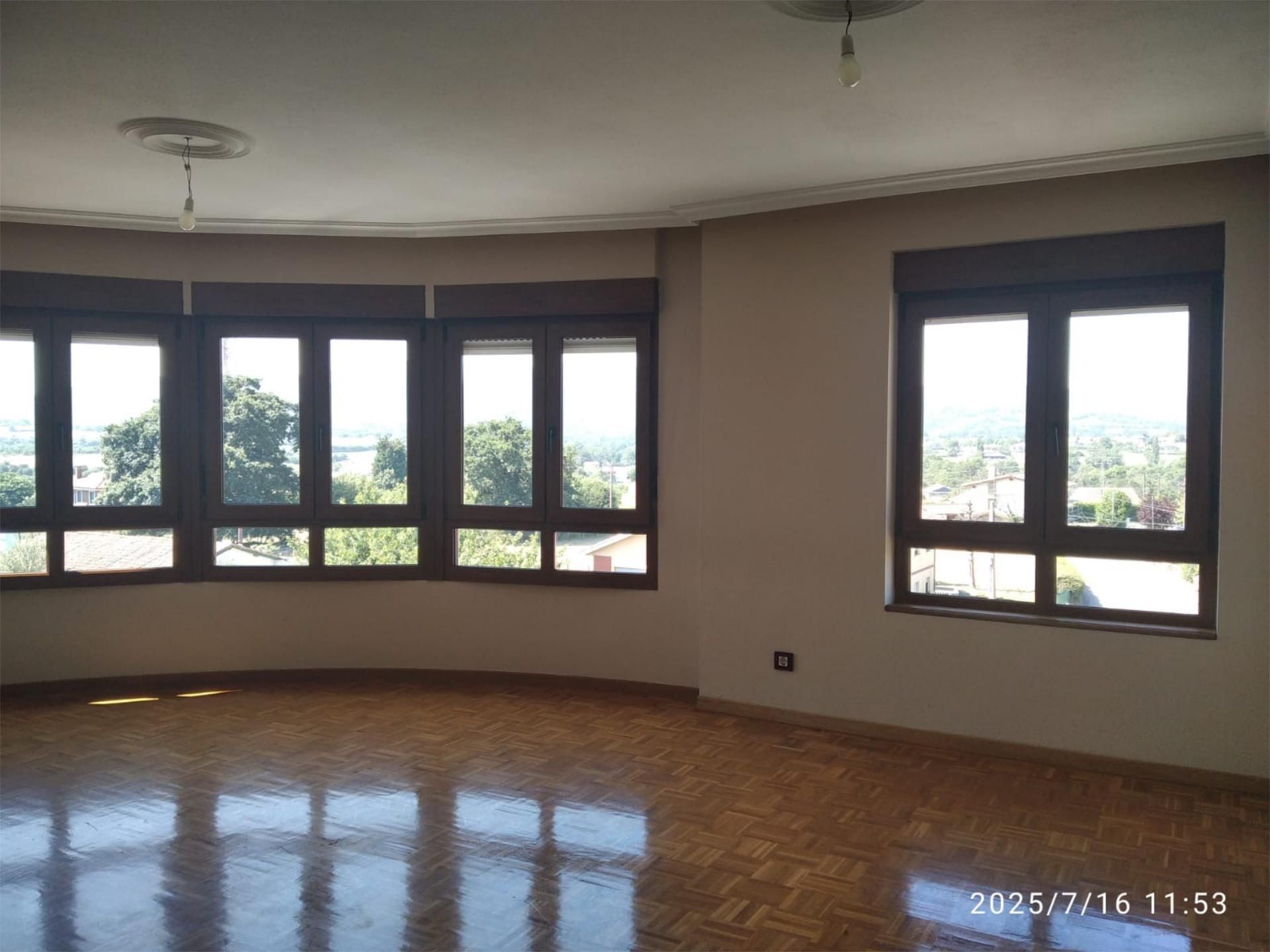 Sala d'estar de Pis en venda en Llanera amb Balcó