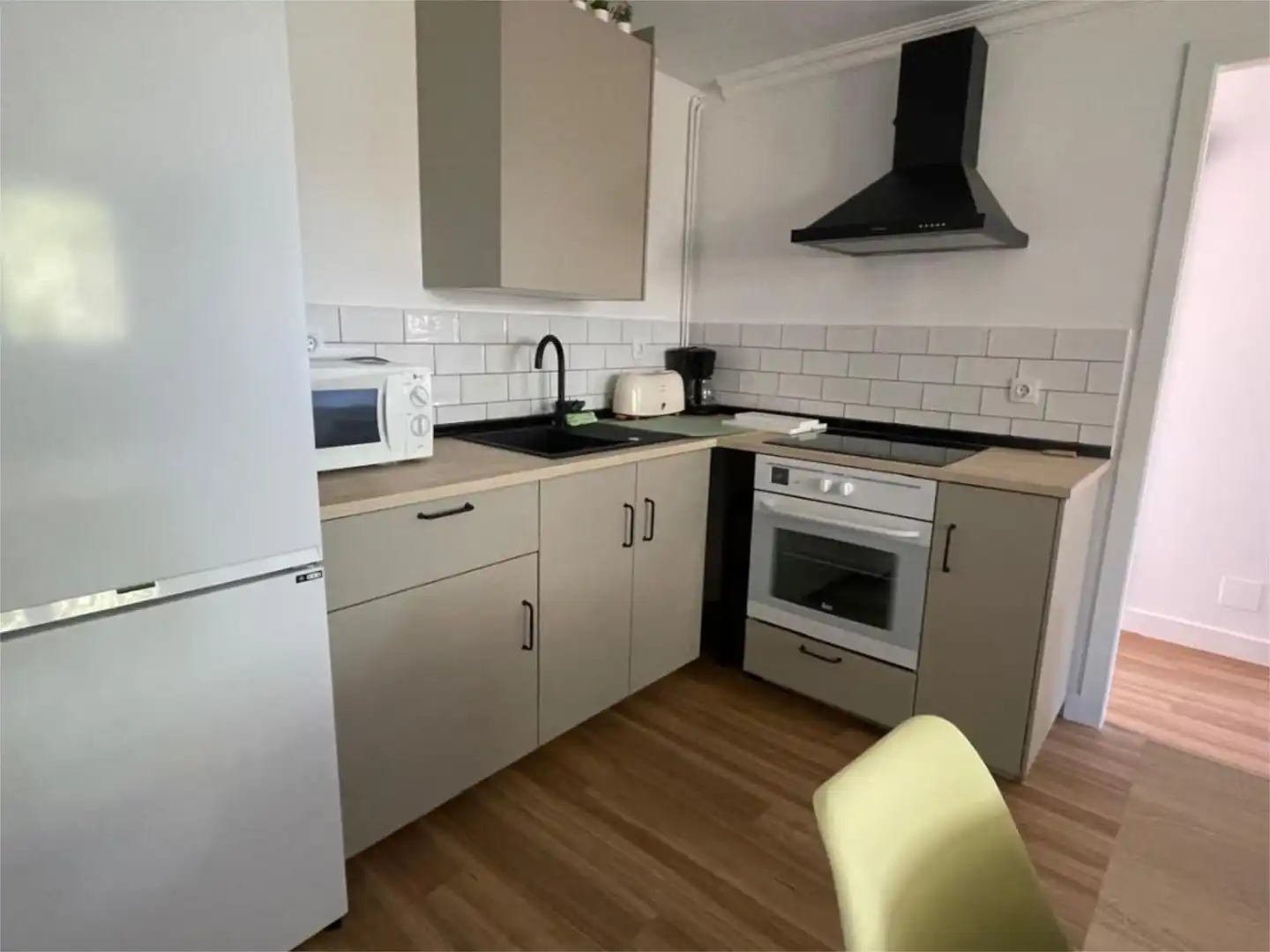 Cocina de Piso de alquiler en Oleiros con Parquet y Amueblado