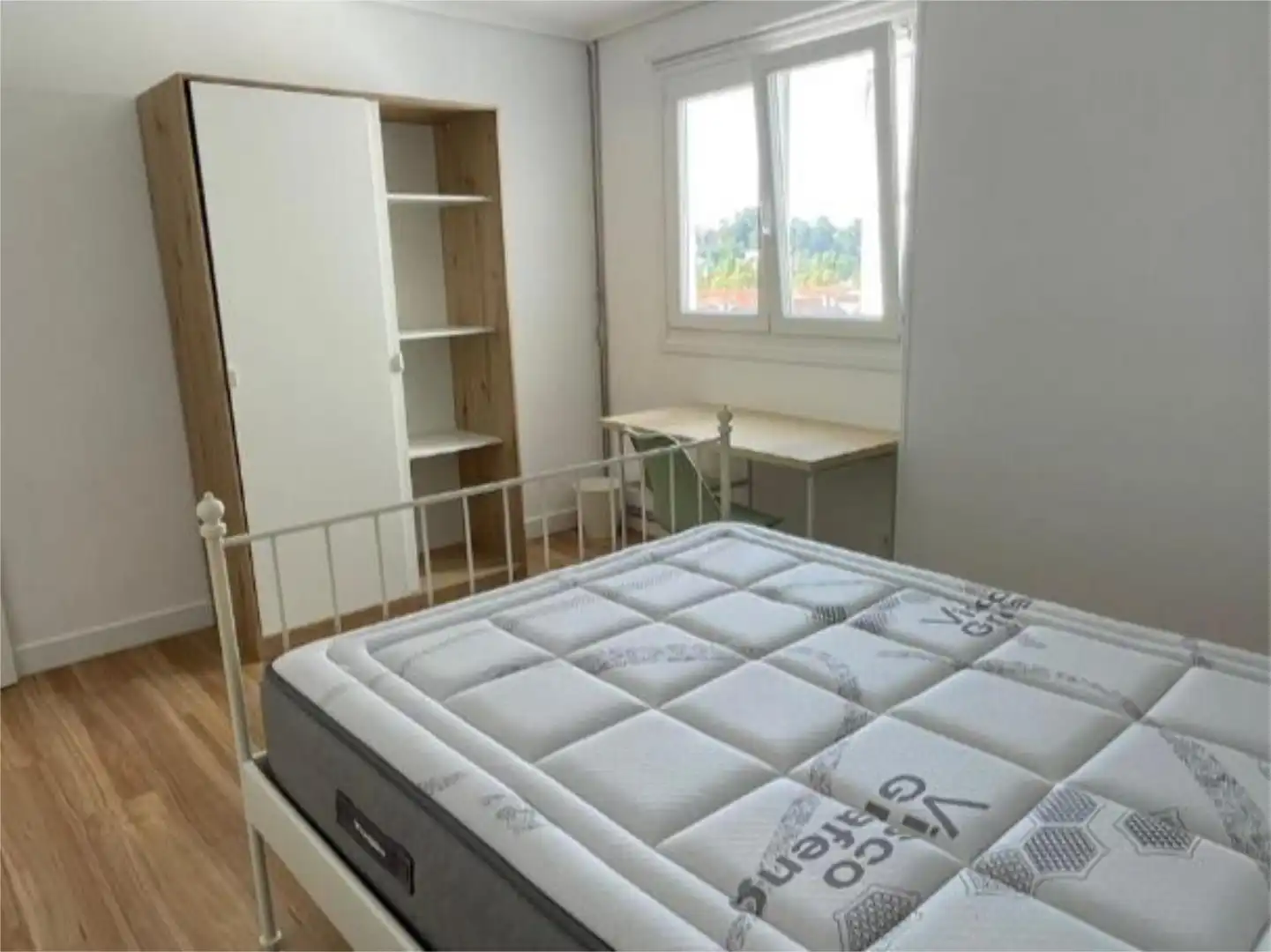 Habitación de Piso de alquiler en Oleiros con Parquet y Amueblado