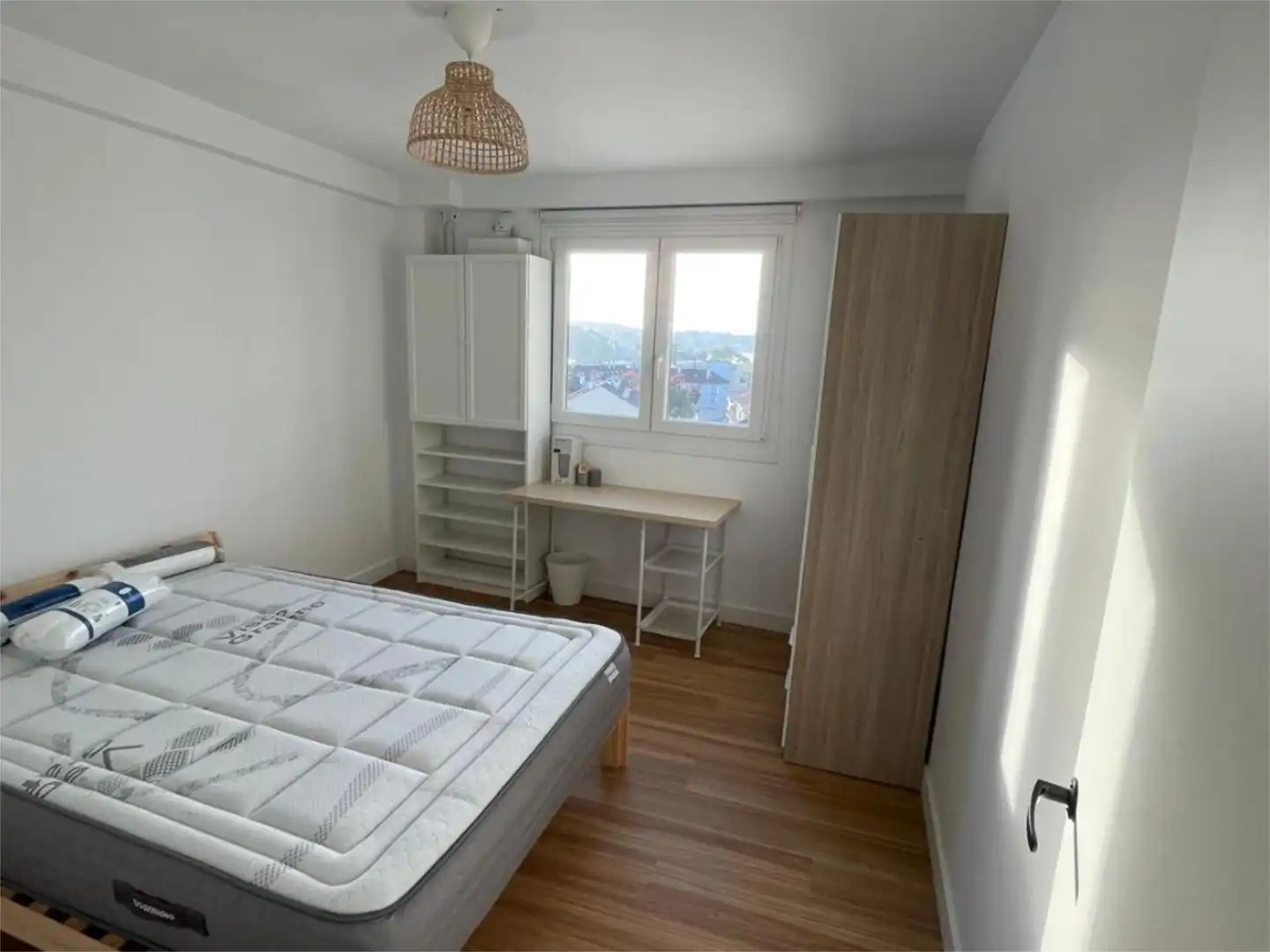 Habitación de Piso de alquiler en Oleiros con Parquet y Amueblado