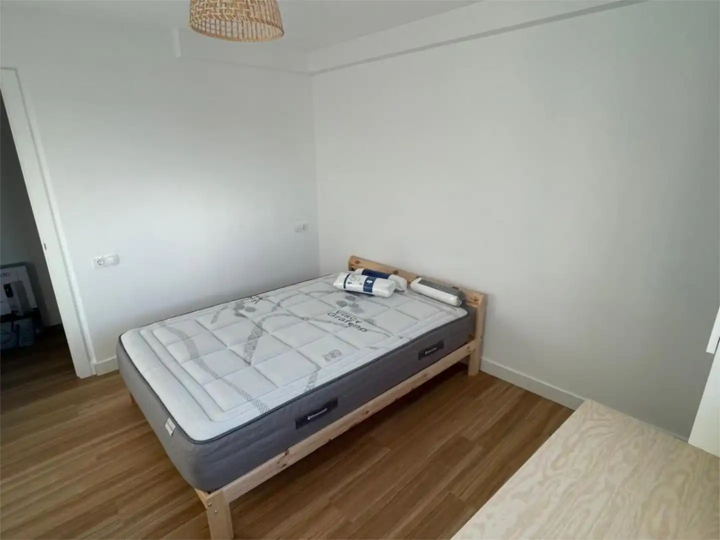 Habitación de Piso de alquiler en Oleiros con Parquet y Amueblado