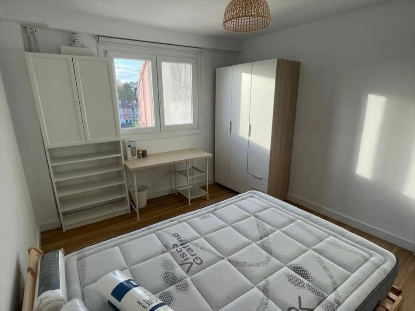 Habitación de Piso de alquiler en Oleiros con Parquet y Amueblado