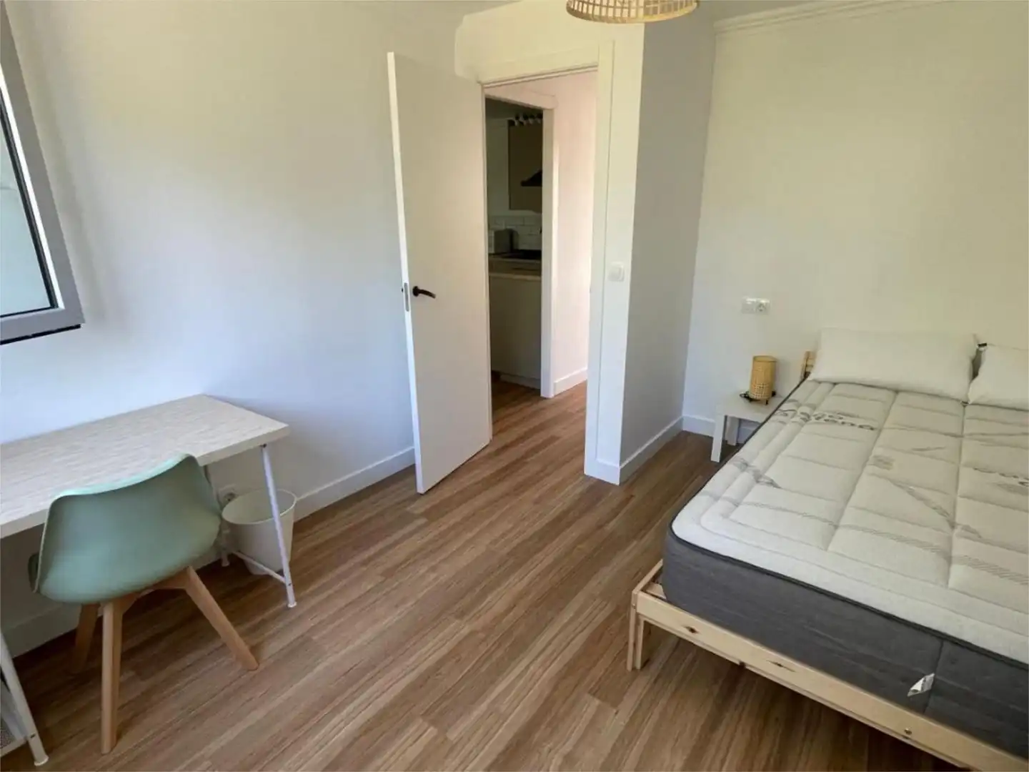 Habitación de Piso de alquiler en Oleiros con Parquet y Amueblado