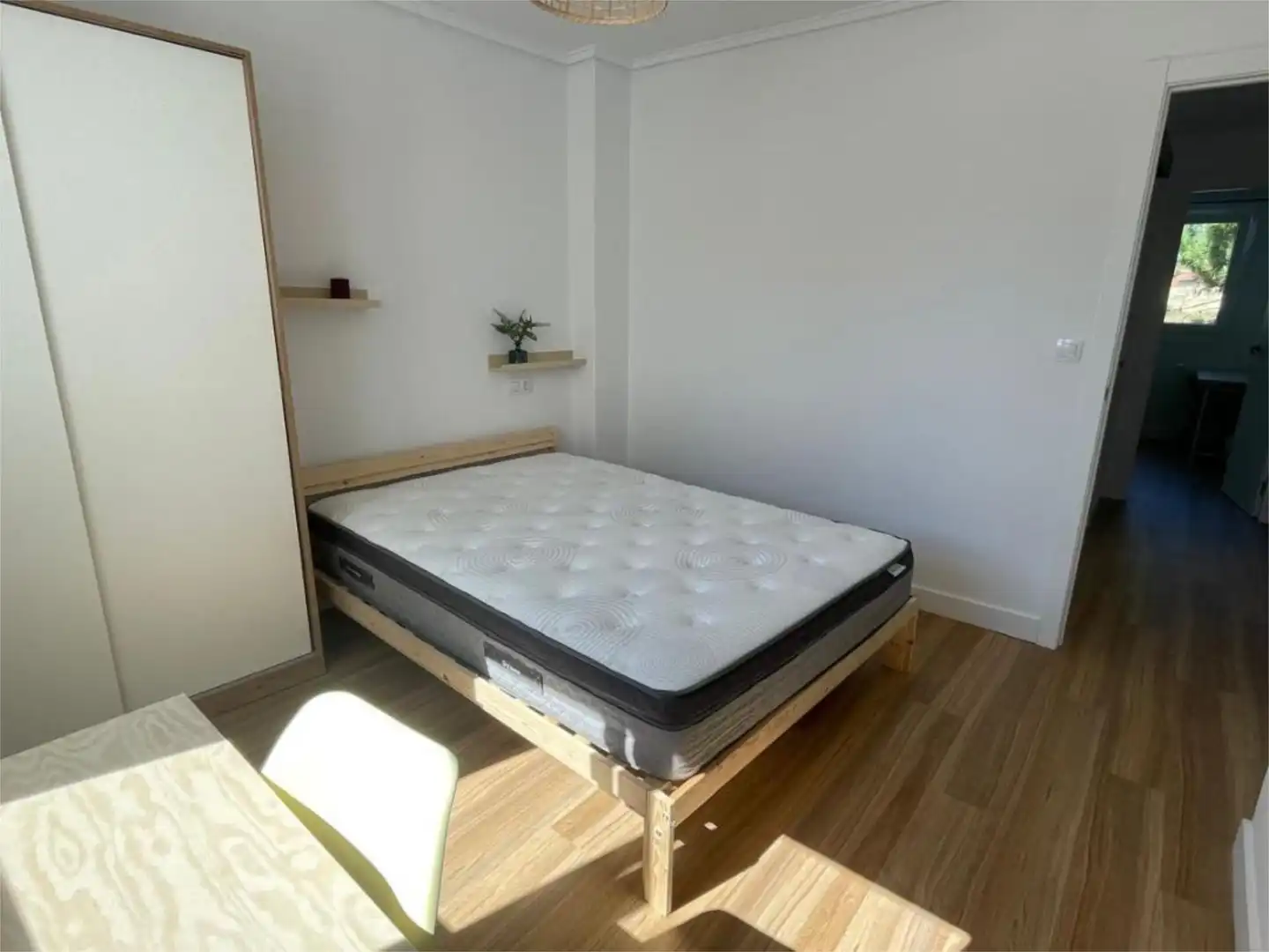 Habitación de Piso de alquiler en Oleiros con Parquet y Amueblado
