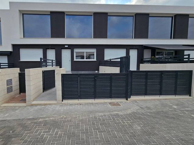 Casa adosada en Venta en Calle Antoñita Sanchis Buades, 132 en Monte y Mar