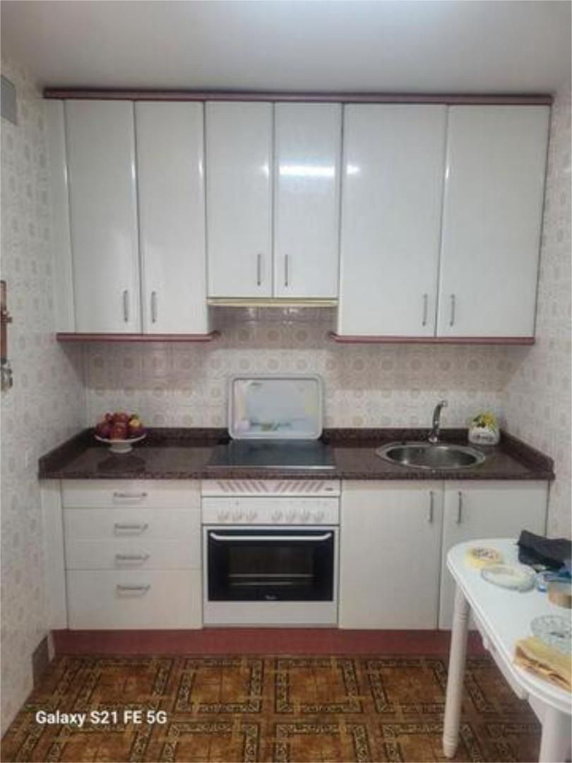 Piso en venta en Casco Antiguo Cocina de Piso en venta en Alcorcón con Calefacción y Terraza