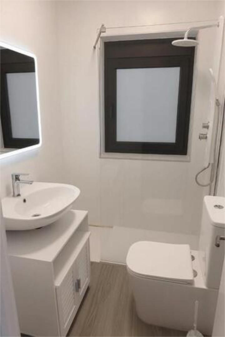 Piso en venta en La Felguera Baño de Piso en venta en Langreo con Jardín privado, Trastero y Amueblado