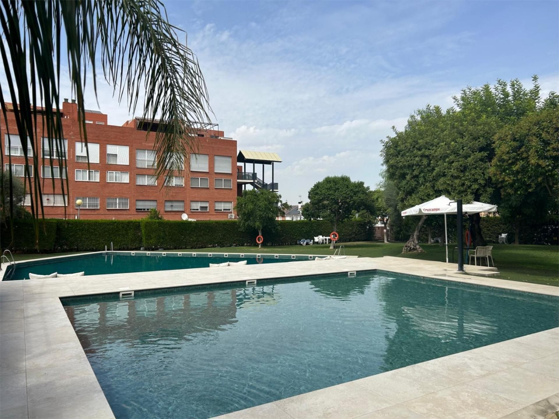 Piscina de Dúplex per a compartir en Dos Hermanas amb Aire condicionat, Calefacció i Terrassa