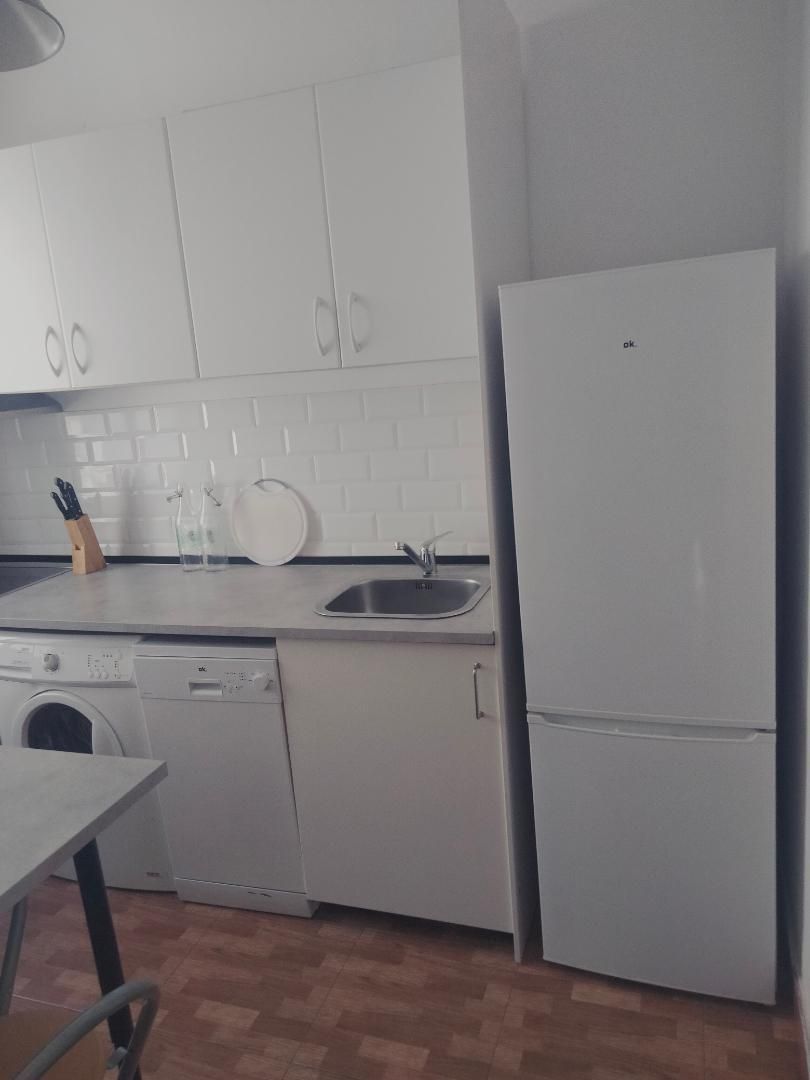 Cuina de Pis de lloguer en  Madrid Capital amb Parquet, Moblat i Rentadora