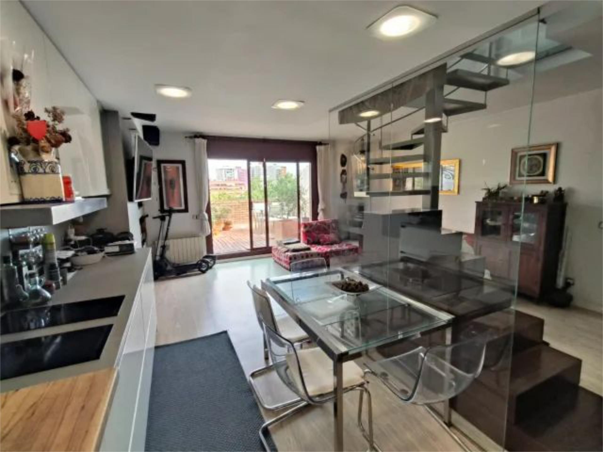 Living room of Attic to share in Esplugues de Llobregat  with Heating, Parquet flooring and Terrace