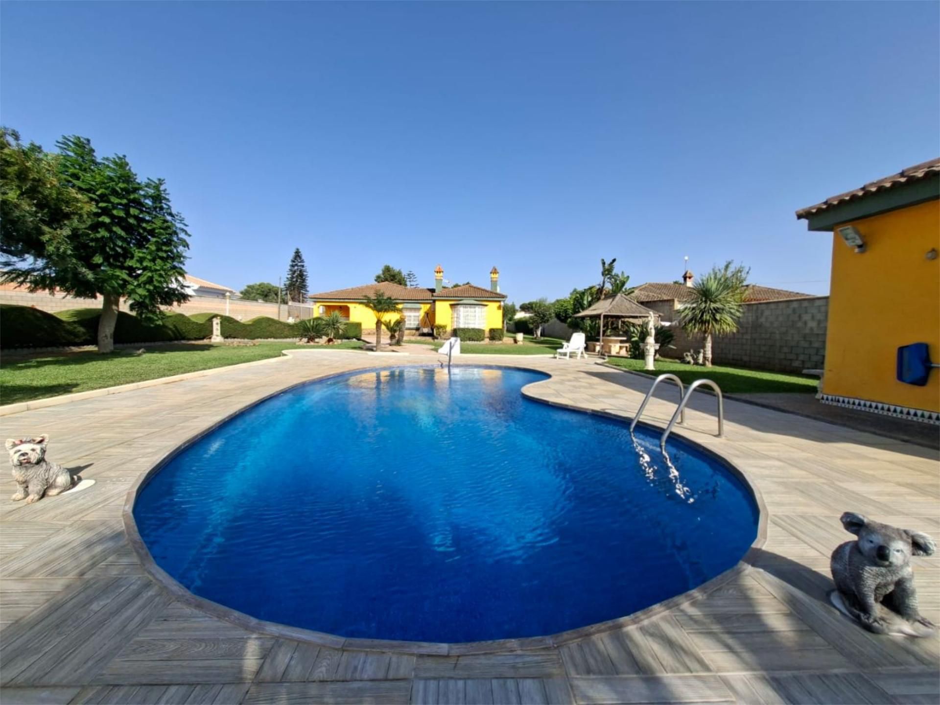 Piscina de Casa o xalet en venda en Chiclana de la Frontera amb Aire condicionat, Terrassa i Piscina