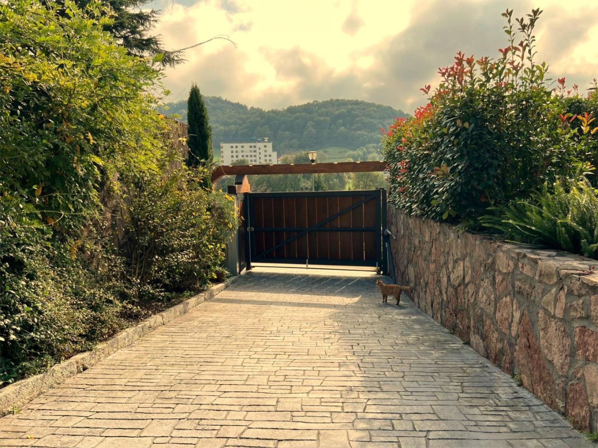 Exterior view of House or chalet for sale in Oiartzun  with Terrace and Swimming Pool