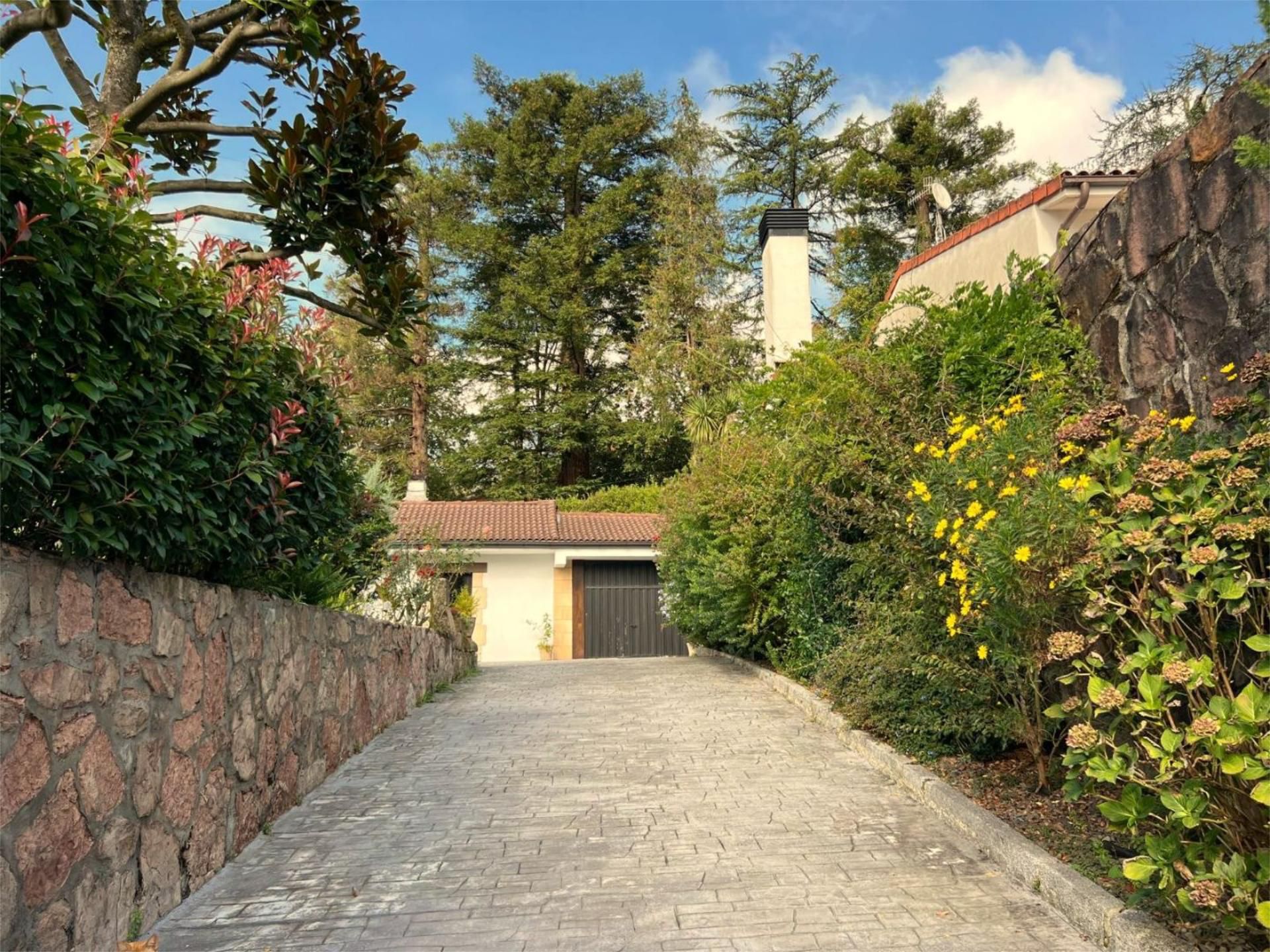 Exterior view of House or chalet for sale in Oiartzun  with Terrace and Swimming Pool