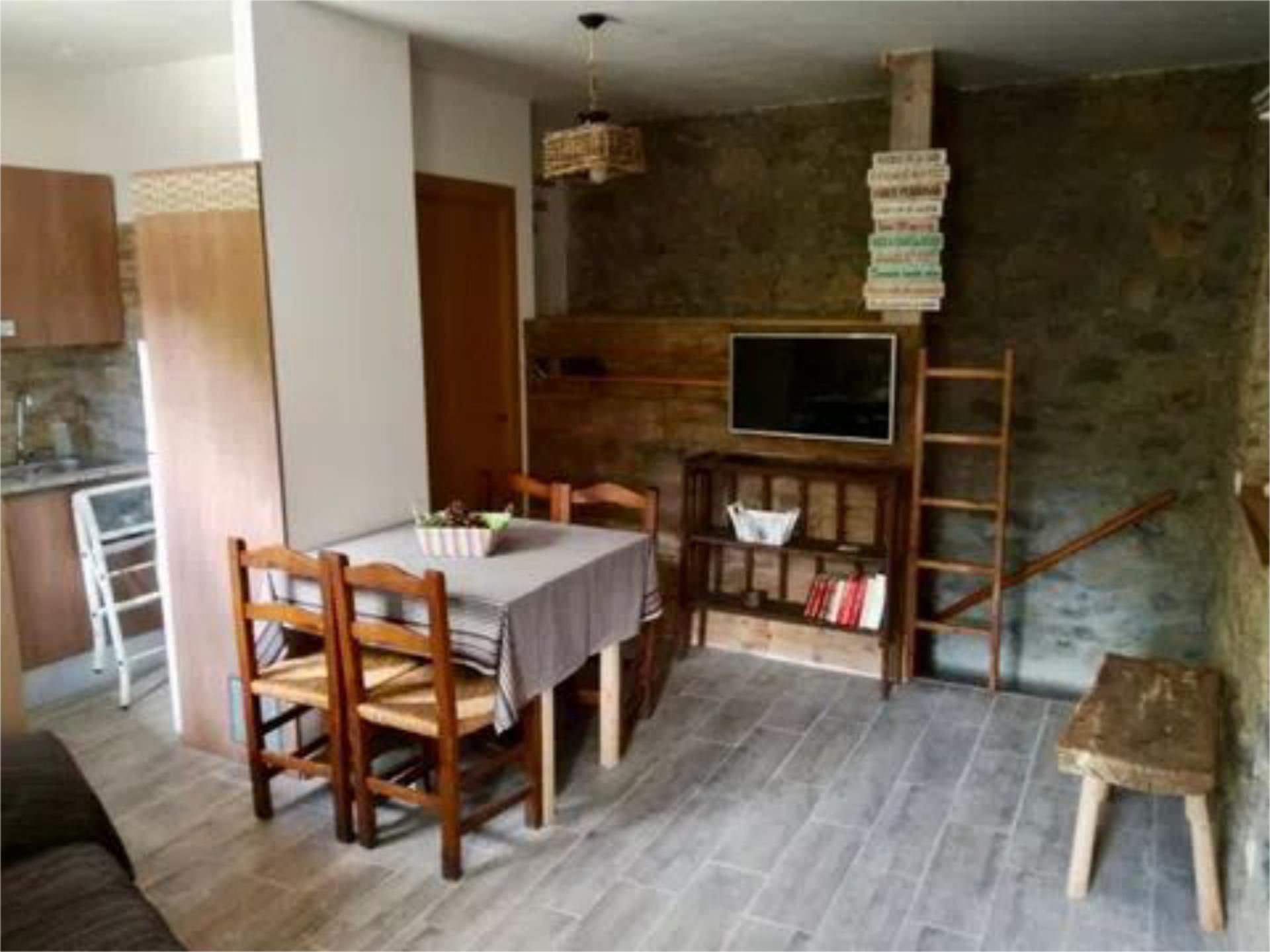 Menjador de Finca rústica de lloguer en Prullans amb Calefacció, Terrassa i Moblat