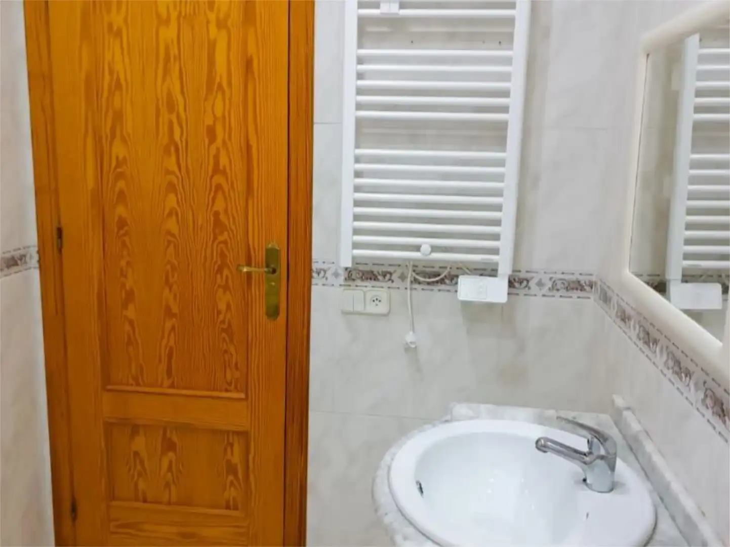 Baño de Piso en venta en Torrevieja con Jardín privado, Terraza y Piscina