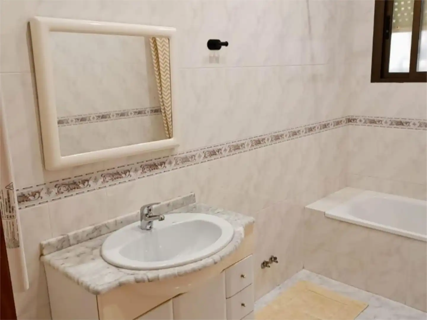Baño de Piso en venta en Torrevieja con Jardín privado, Terraza y Piscina