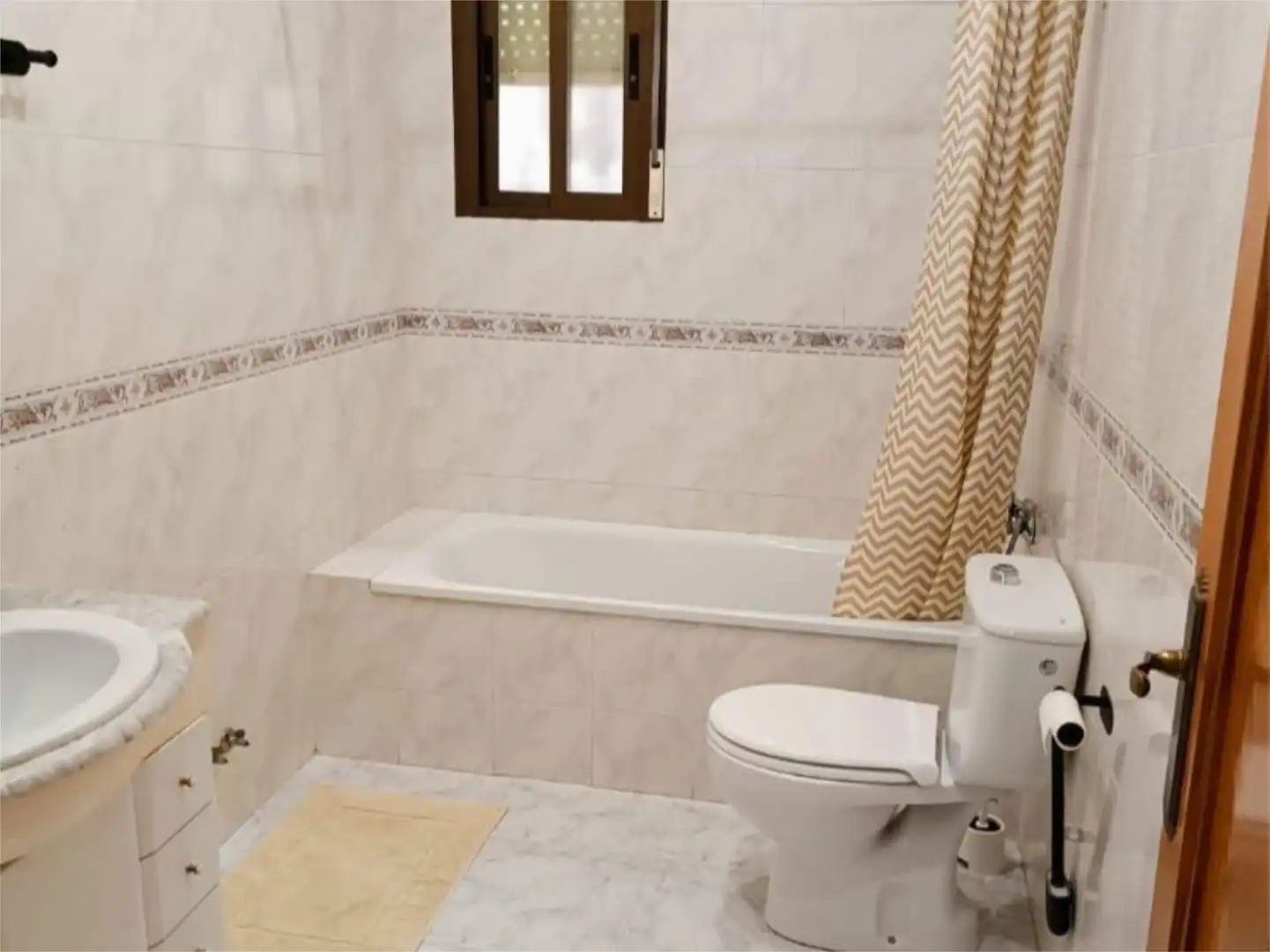 Baño de Piso en venta en Torrevieja con Jardín privado, Terraza y Piscina