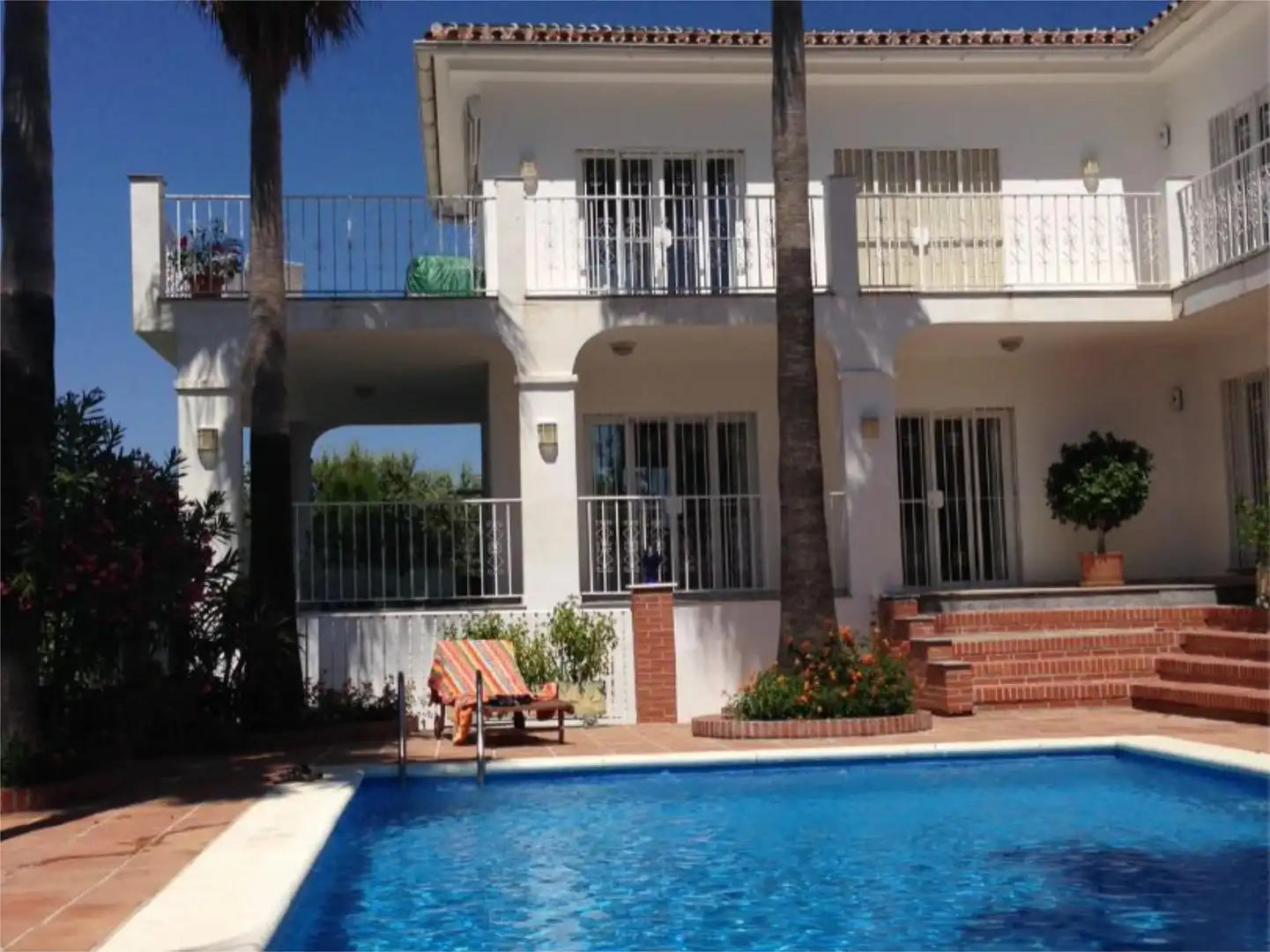 Casa o chalet en venta en Centro Vista exterior de Casa o chalet en venta en Alhaurín El Grande con Calefacción, Jardín privado y Terraza
