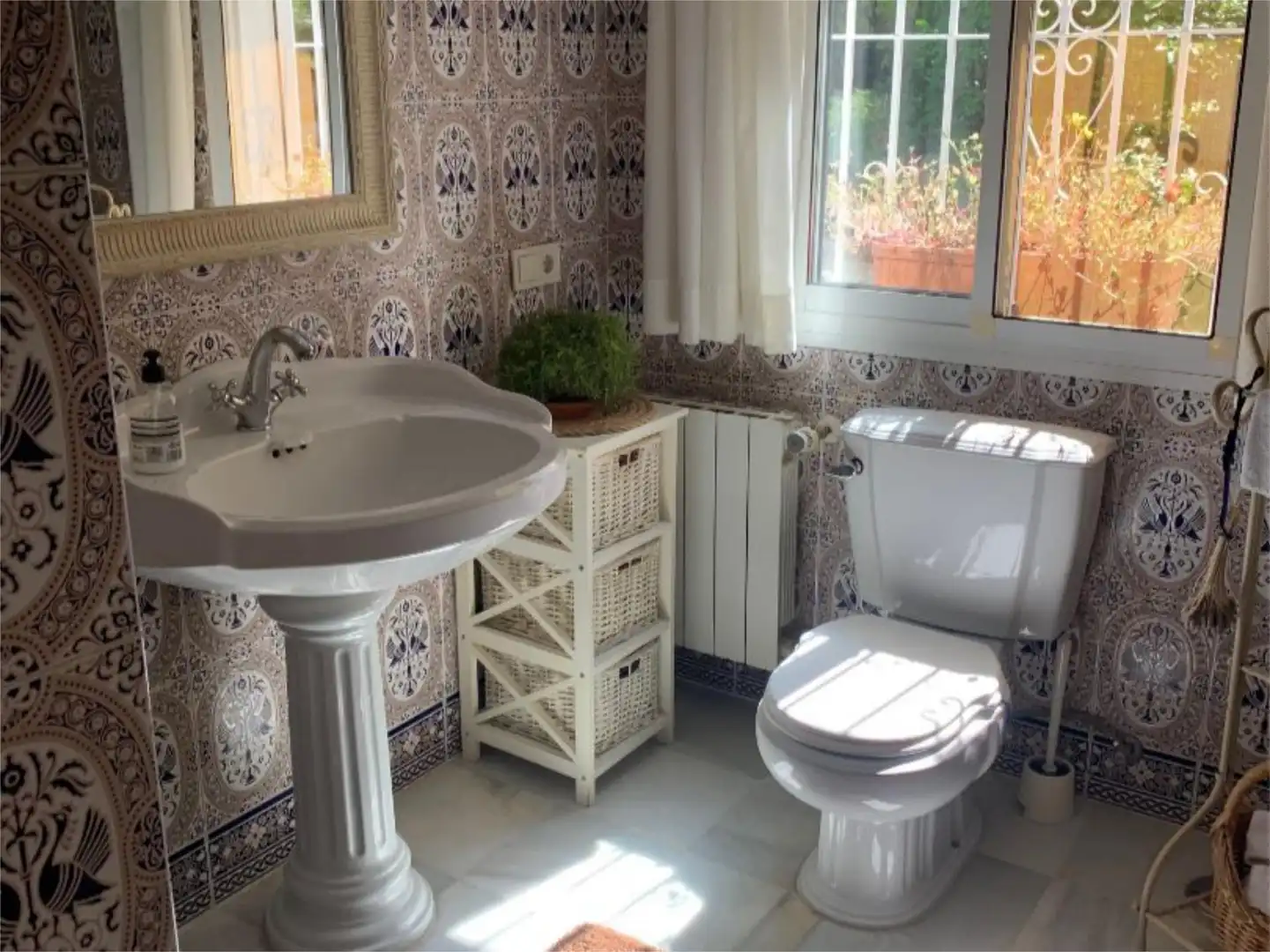 Casa o chalet en venta en Centro Baño de Casa o chalet en venta en Alhaurín El Grande con Calefacción, Jardín privado y Terraza