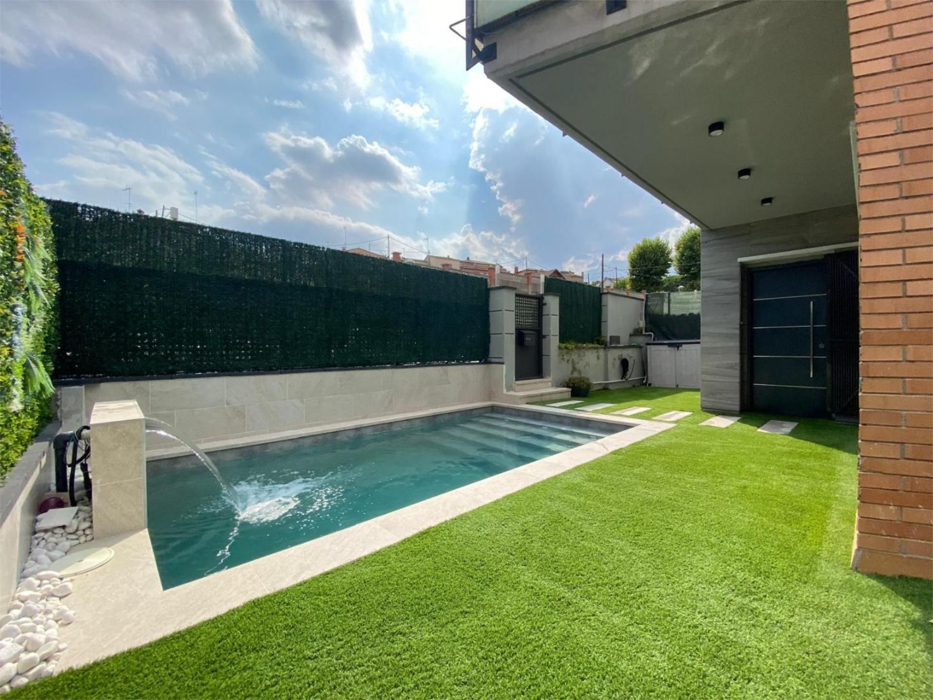 Piscina de Pis en venda en Santa Perpètua de Mogoda amb Aire condicionat, Terrassa i Piscina