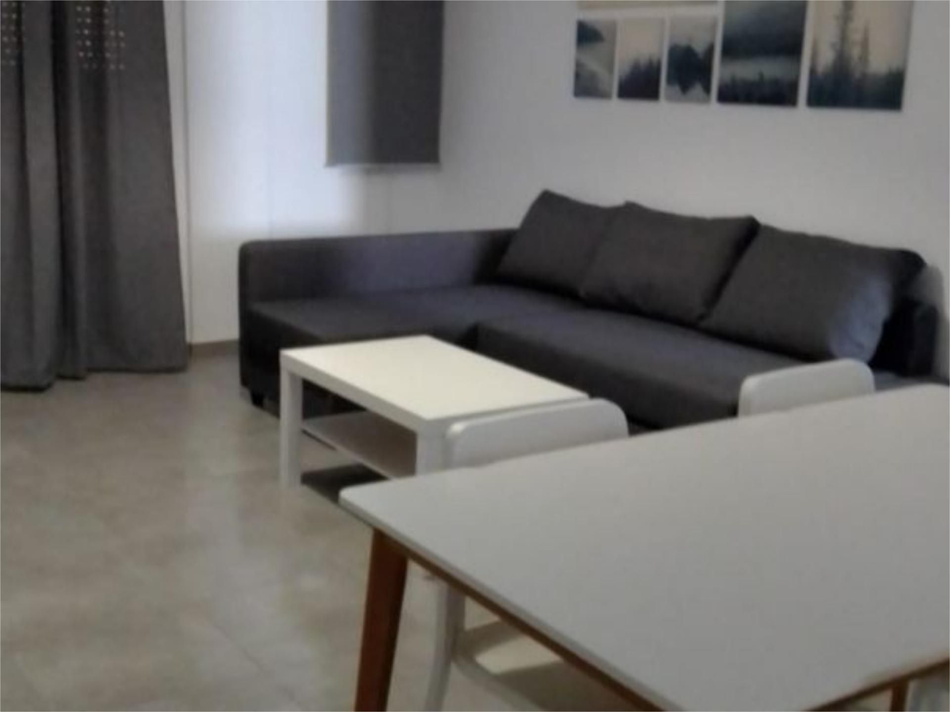 Sala d'estar de Pis de lloguer en Campillos amb Aire condicionat, Moblat i Balcó