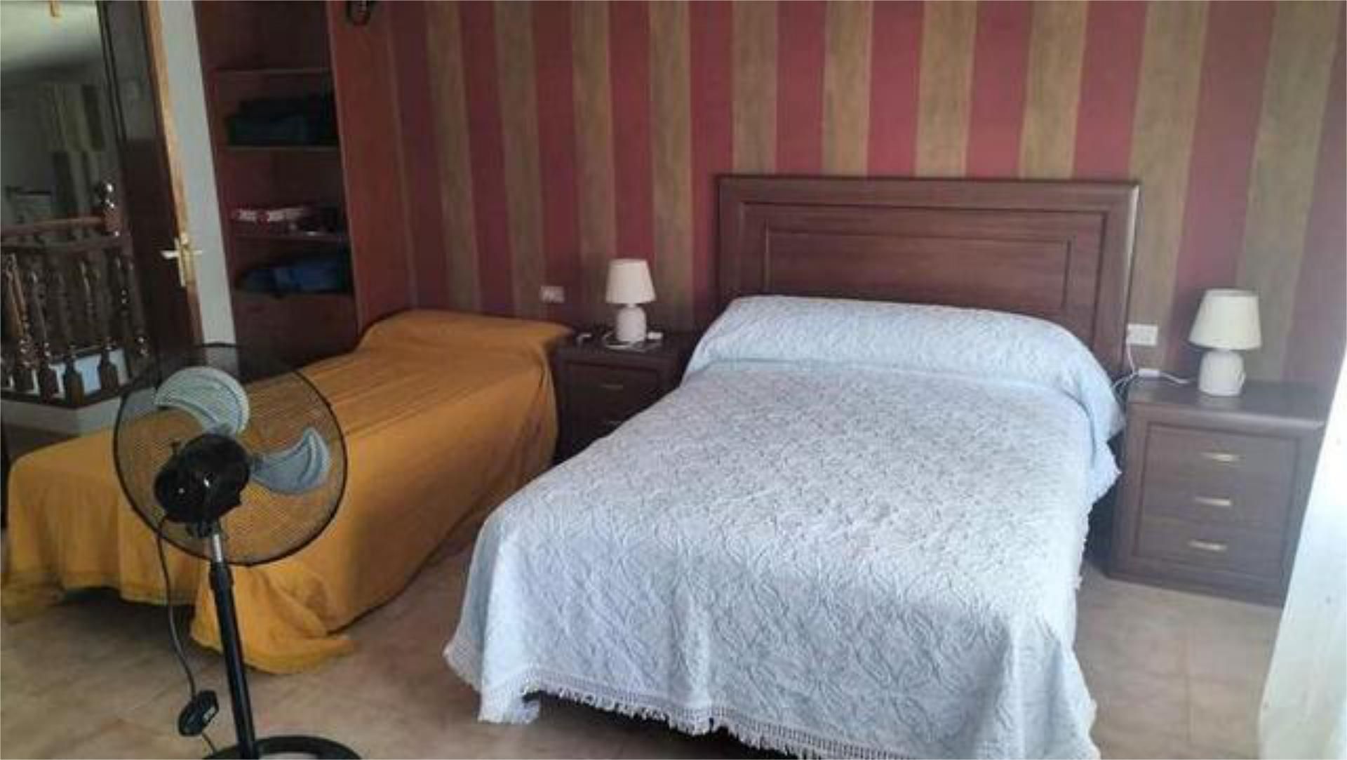 Bedroom of Attic to share in Vigo   with Heating, Private garden and Furnished