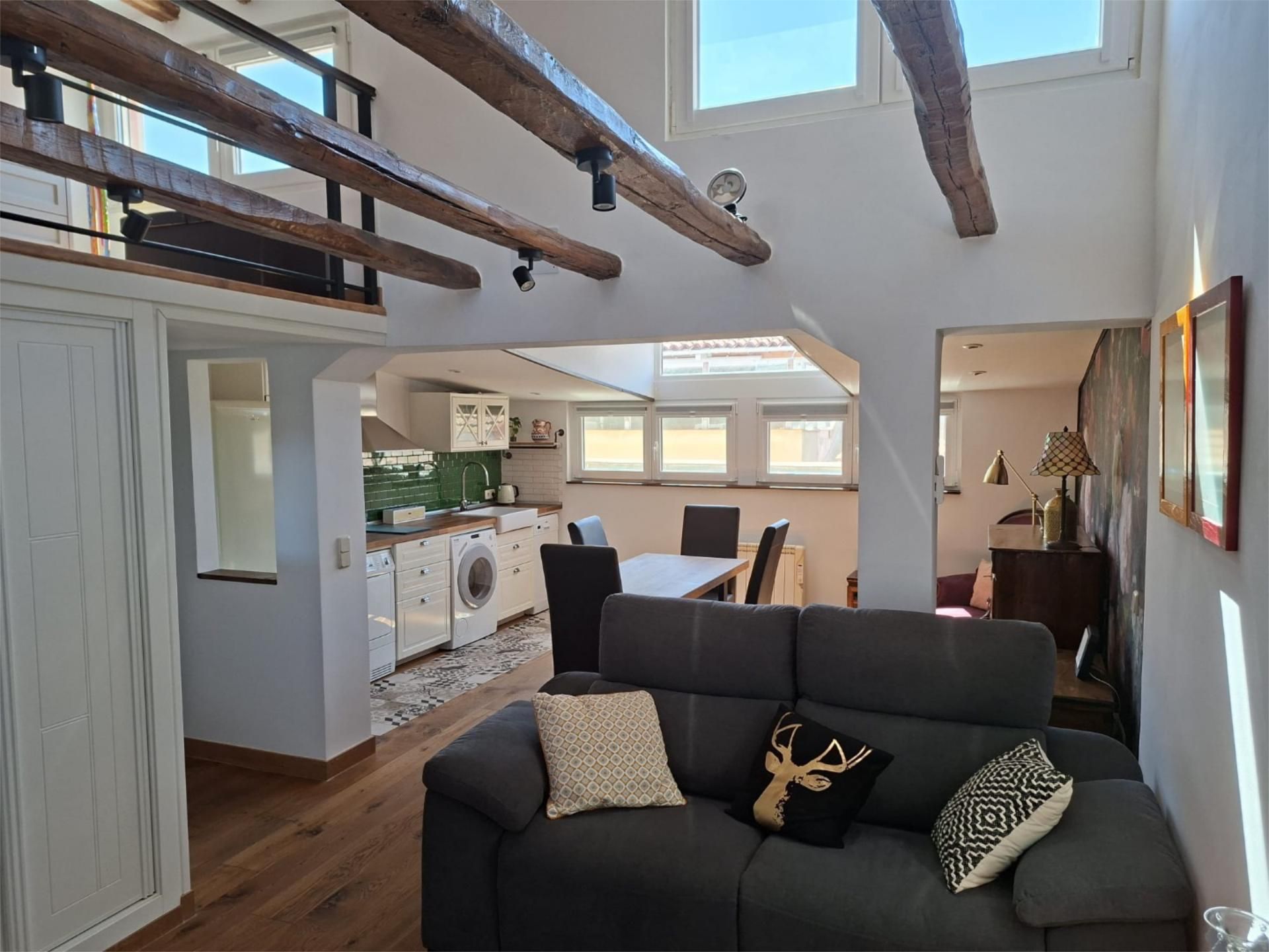 Living room of Attic for sale in  Madrid Capital  with Air Conditioner, Parquet flooring and Furnished