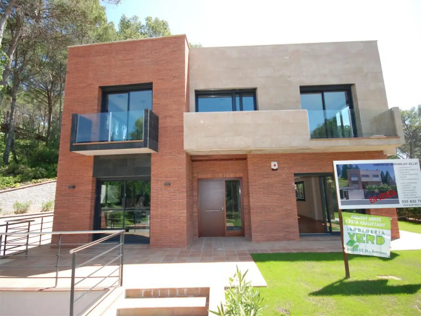 Vista exterior de Piso en venta en Matadepera con Aire acondicionado, Calefacción y Jardín privado