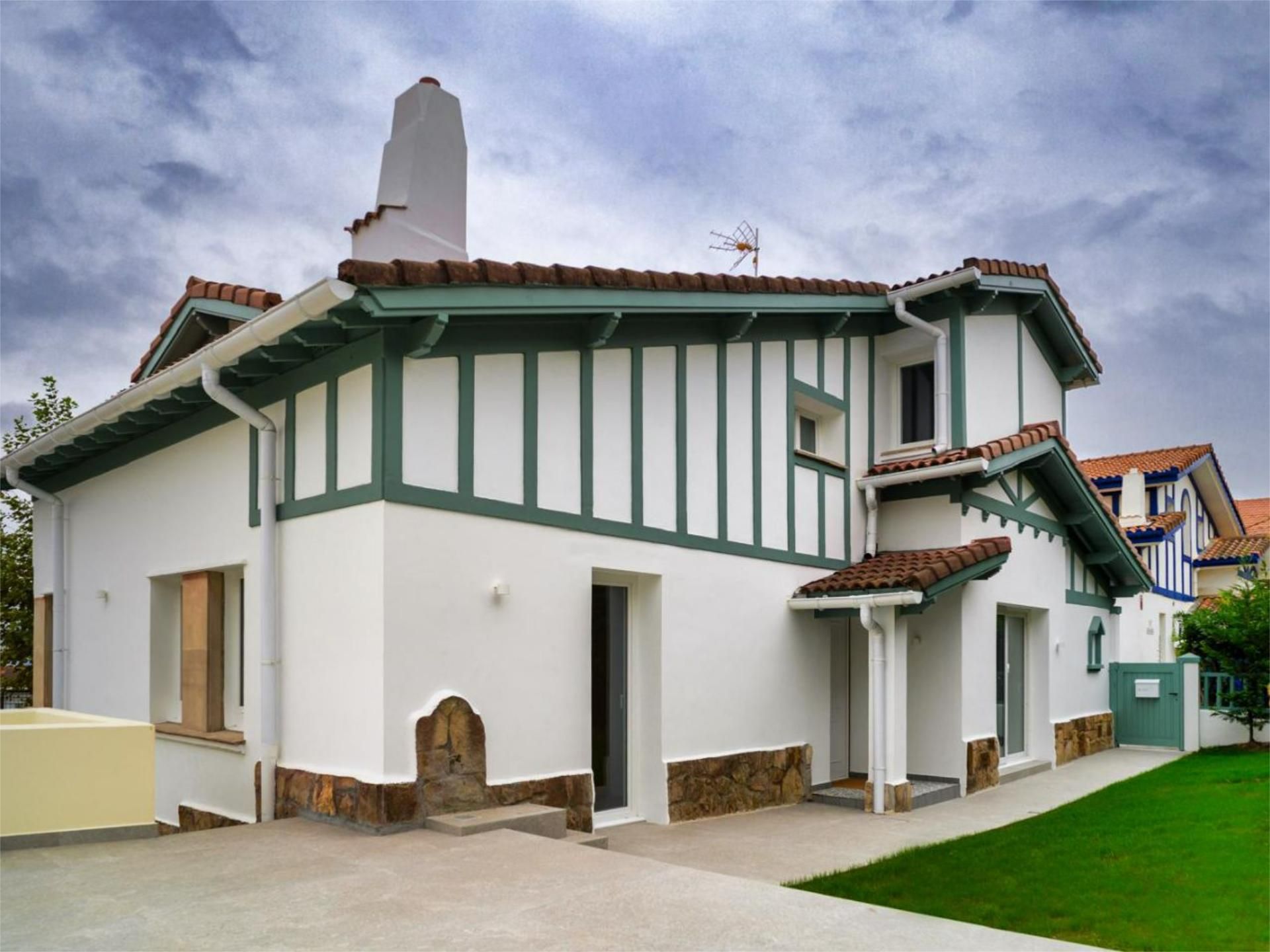 Vista exterior de Casa o xalet en venda en Getxo  amb Terrassa i Balcó
