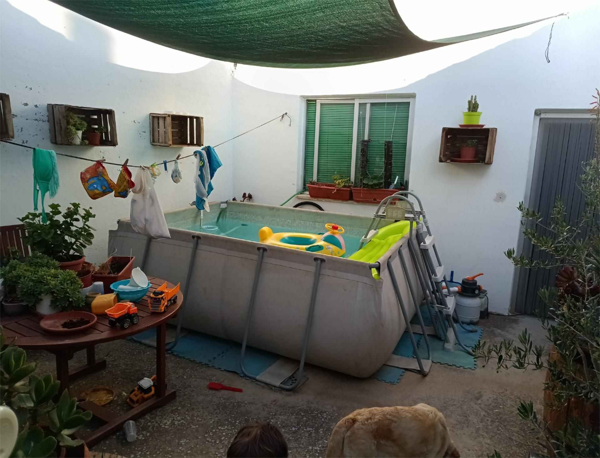 Piscina de Casa adosada en venda en Dosbarrios amb Calefacció, Traster i Forn