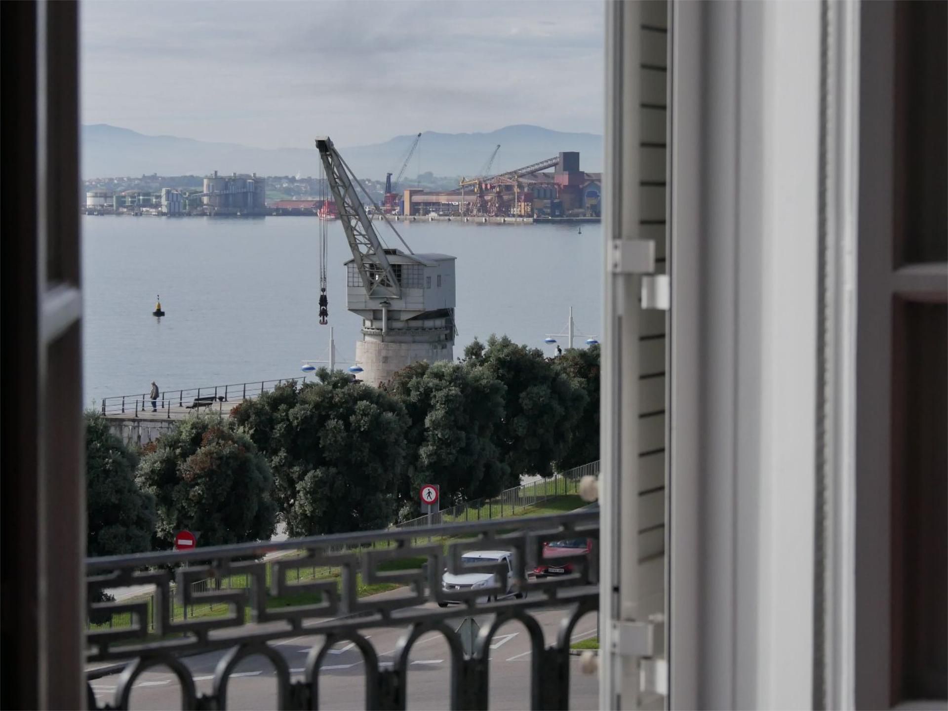 Dormitori de Pis de lloguer en Santander amb Calefacció, Moblat i Balcó