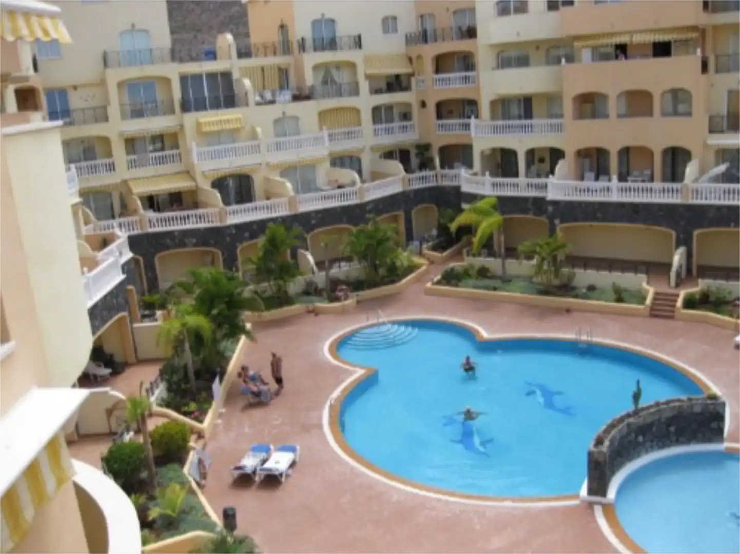 Apartamento de alquiler en Calle Caleta, 3, Los Cristianos Piscina de Apartamento de alquiler en Arona con Terraza, Piscina y Amueblado