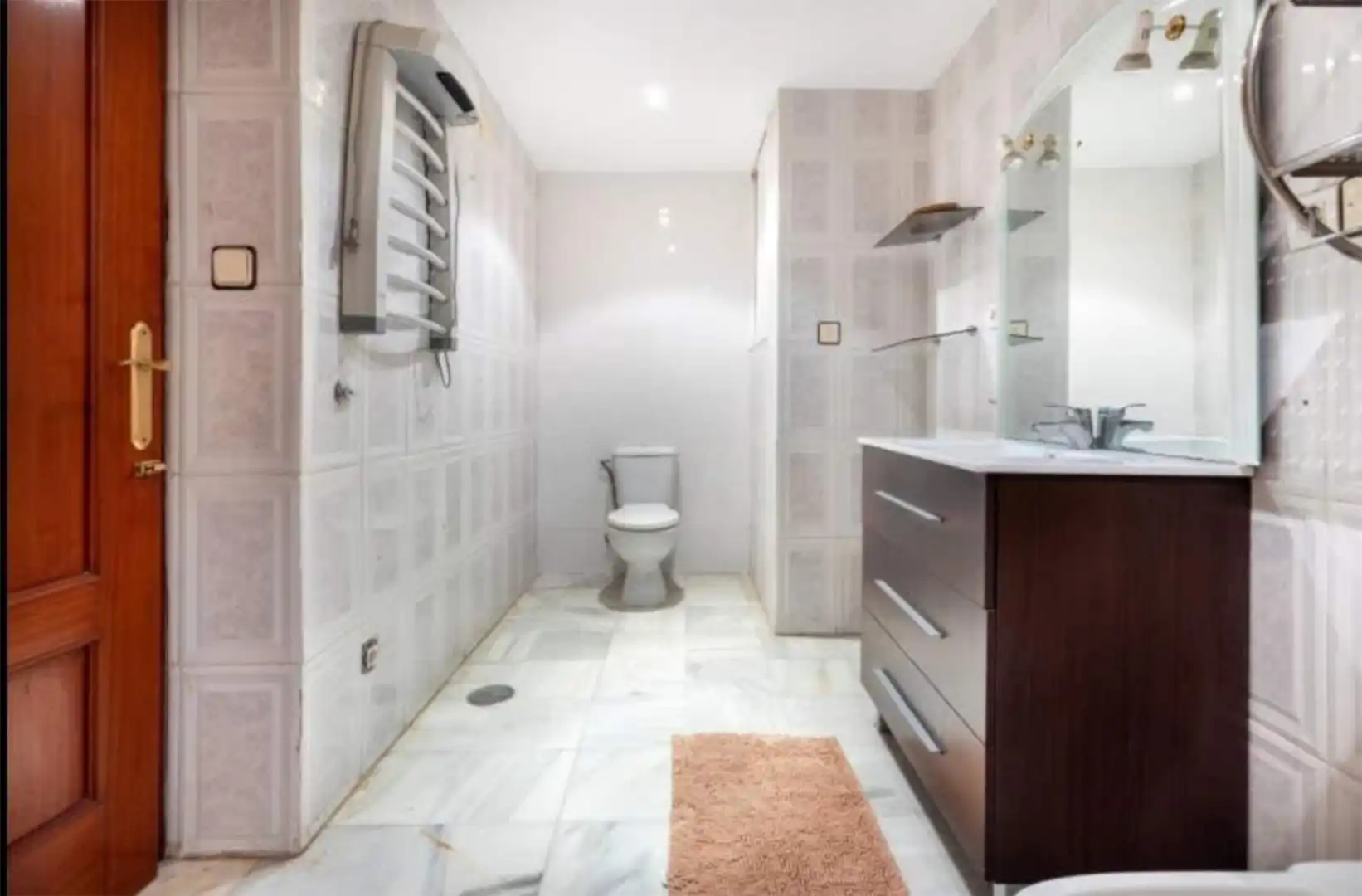 Dúplex en venta en Calle del Mediterraneo, Cenes de la Vega Baño de Dúplex en venta en Cenes de la Vega con Aire acondicionado, Terraza y Trastero