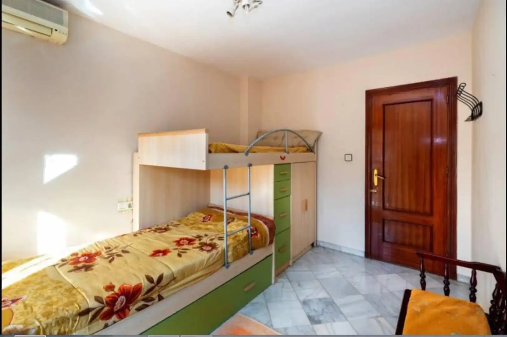Dúplex en venta en Calle del Mediterraneo, Cenes de la Vega Habitación de Dúplex en venta en Cenes de la Vega con Aire acondicionado, Terraza y Trastero