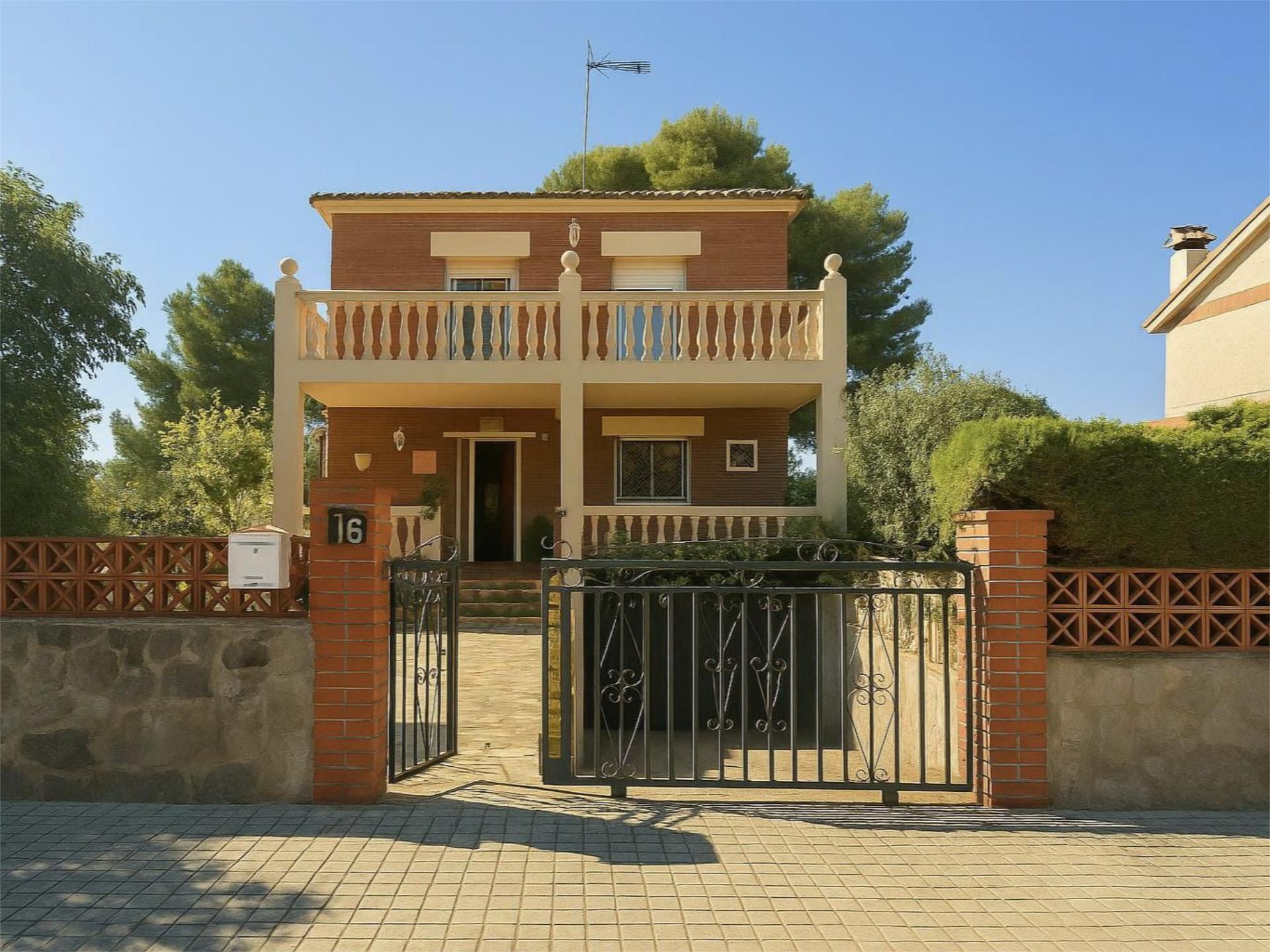 Exterior view of House or chalet for sale in Roda de Berà  with Terrace, Swimming Pool and Balcony