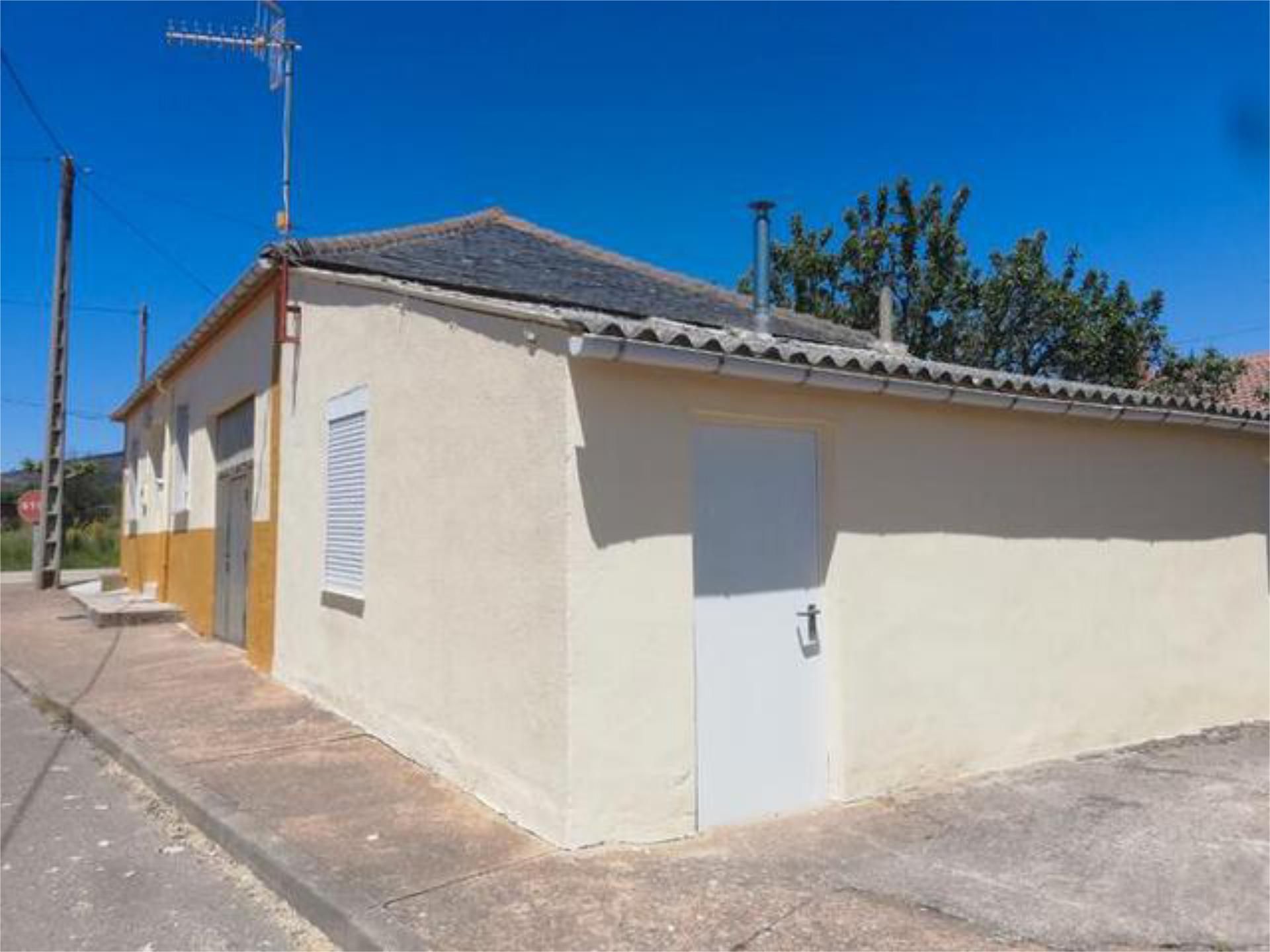 Exterior view of House or chalet for sale in Quintana del Castillo  with Heating, Private garden and Storage room