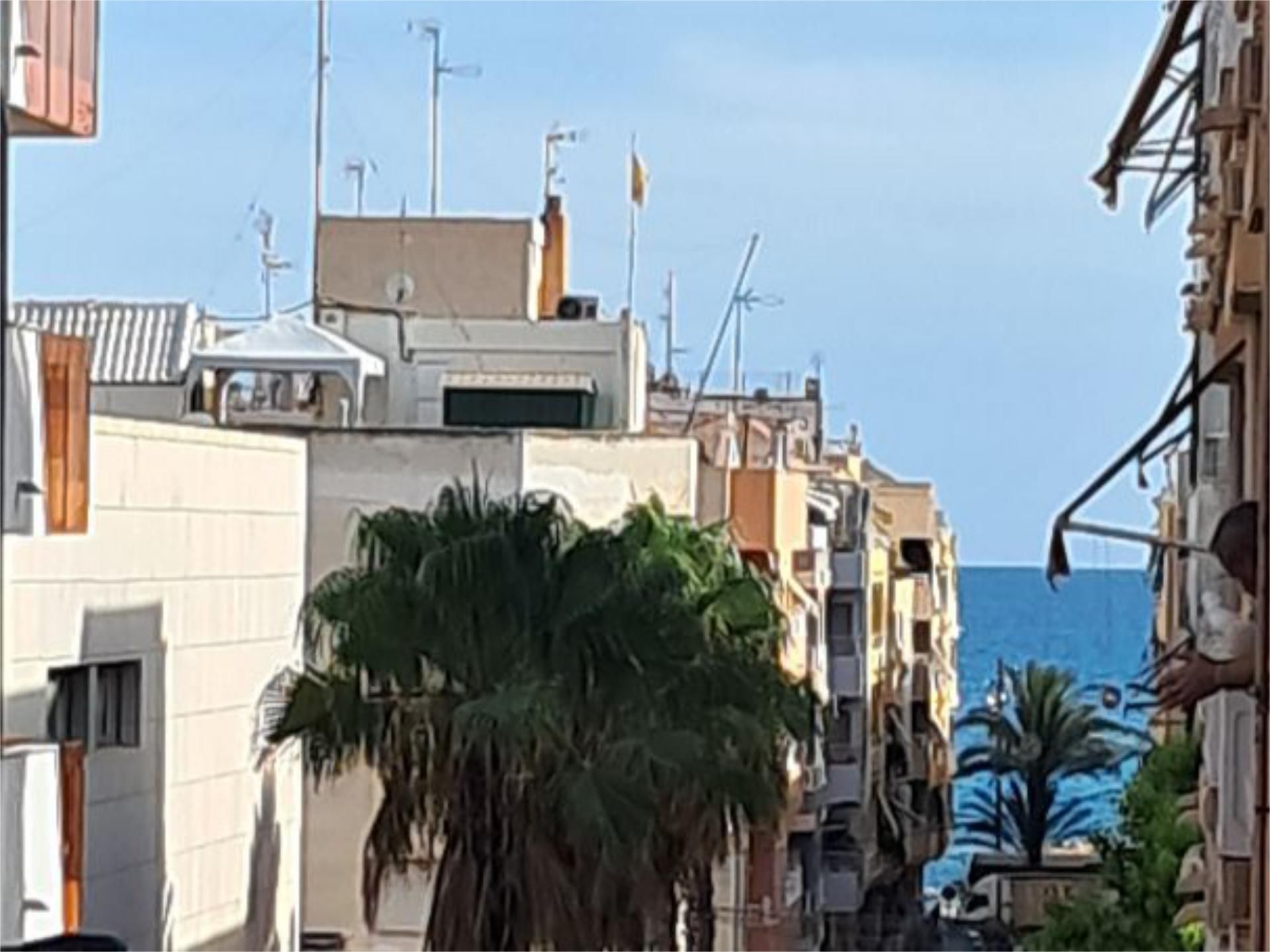 Flat for sale in Calle del Mar, 35, Las Piscinas Naturales Exterior view of Flat for sale in Torrevieja with Air Conditioner, Terrace and Balcony