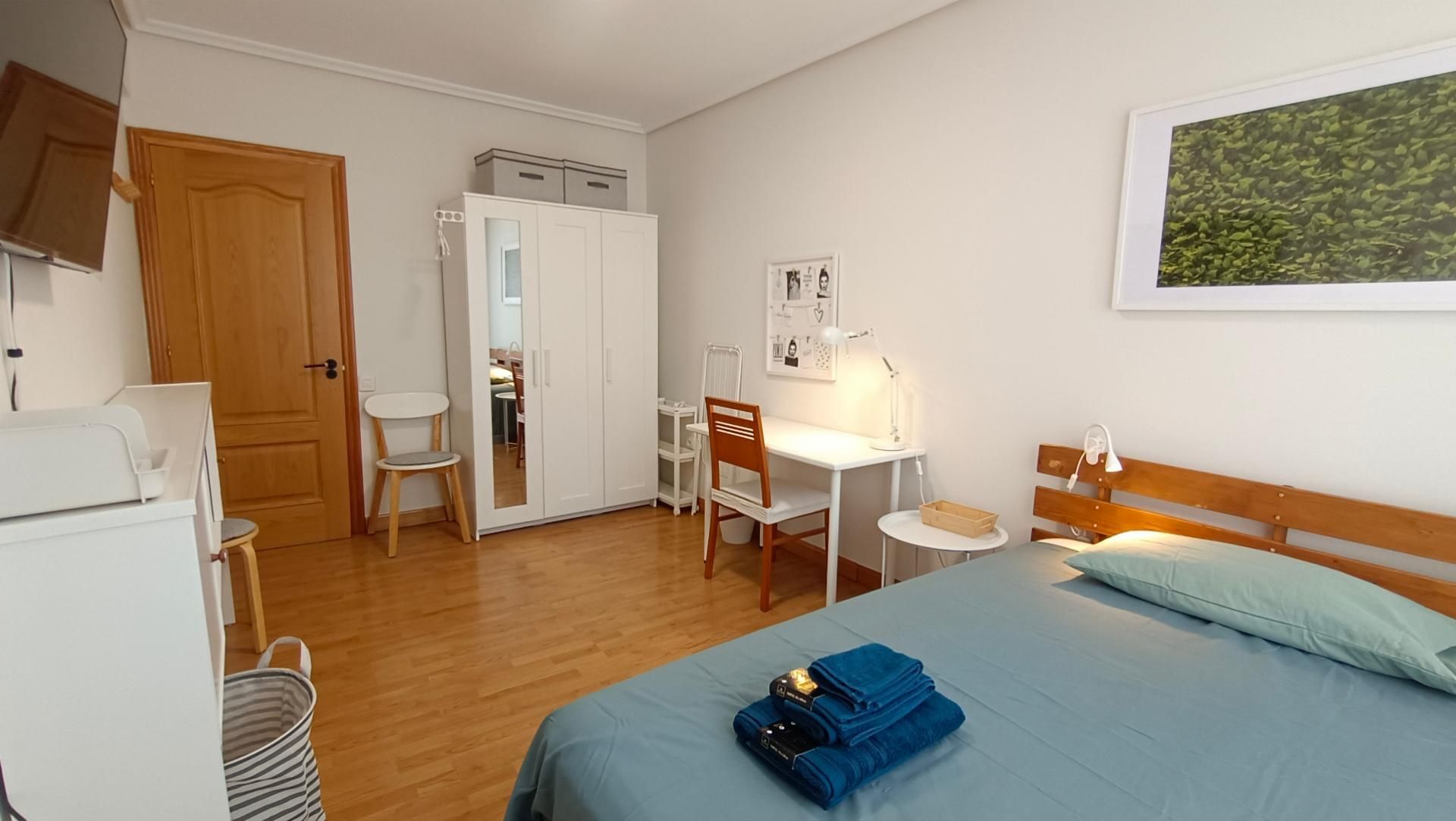 Habitación de Apartamento para compartir en Santander con Calefacción, Parquet y Amueblado