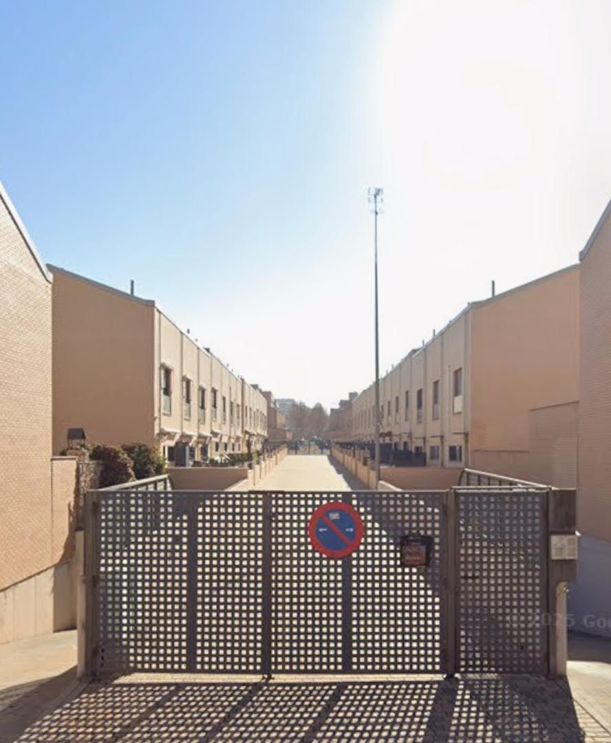 Vista exterior de Casa o xalet en venda en Arganda del Rey amb Aire condicionat, Terrassa i Piscina