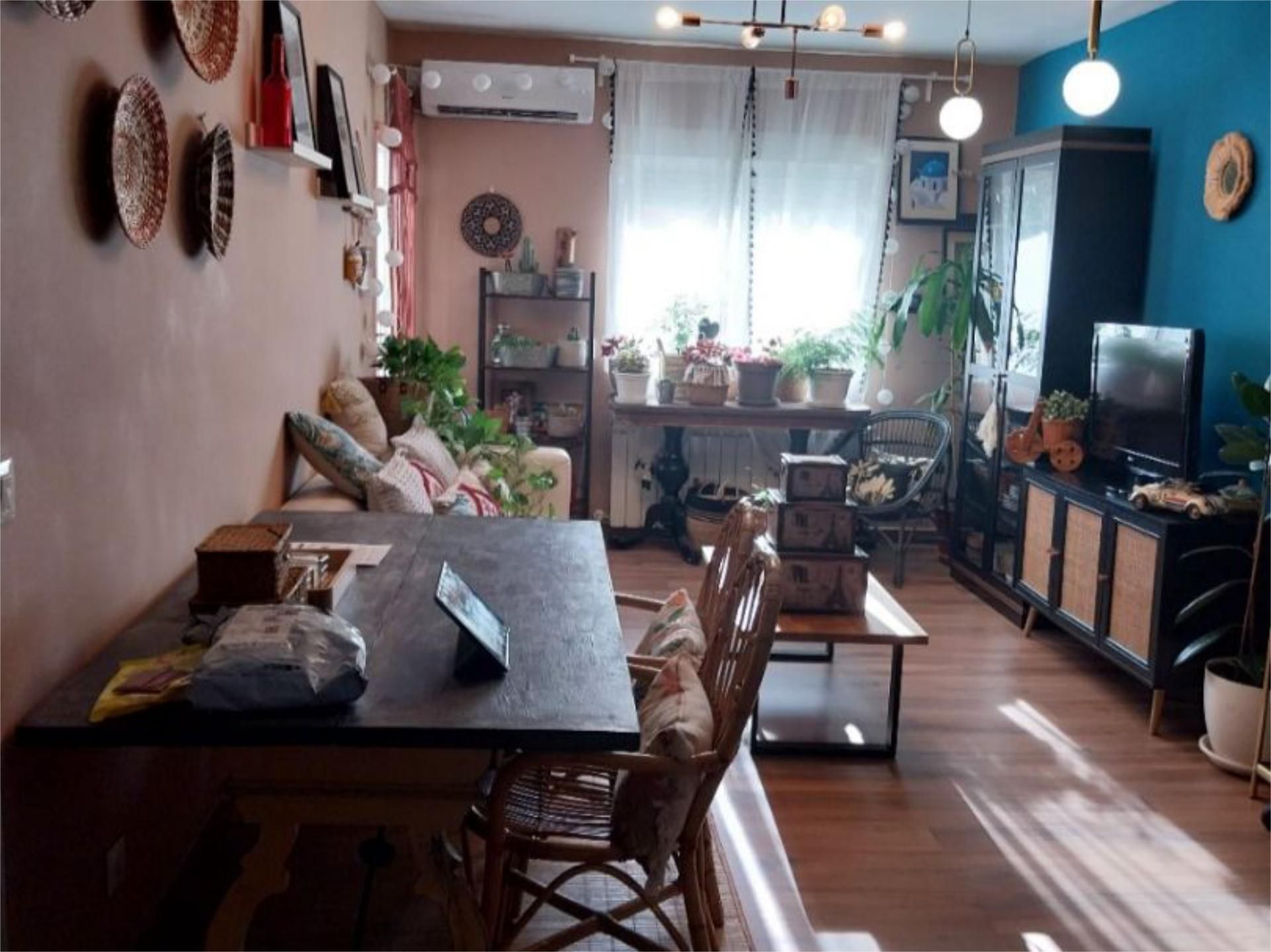 Sala d'estar de Pis en venda en Parla amb Aire condicionat i Terrassa