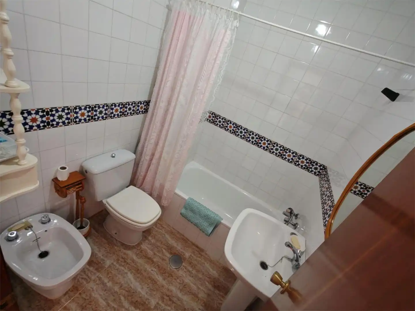 Dúplex en venta en Urbanización Calas Blancas, 1, Nueva Torrevieja Baño de Dúplex en venta en Torrevieja con Terraza, Piscina y Amueblado