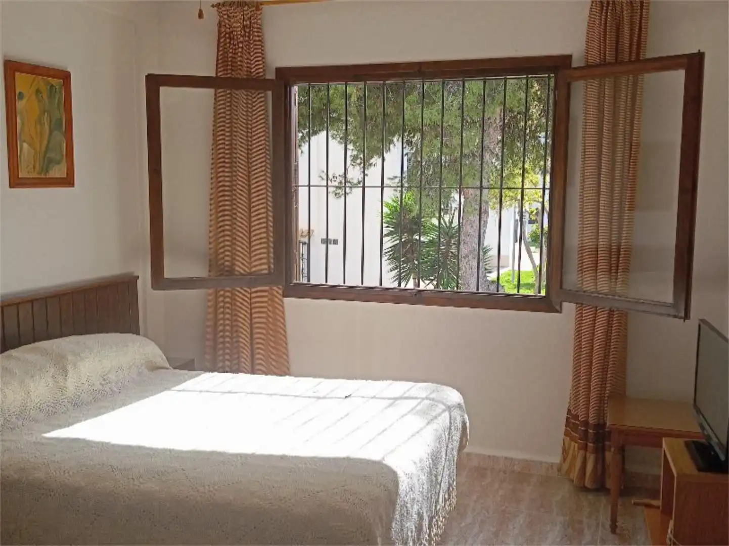 Dúplex en venta en Urbanización Calas Blancas, 1, Nueva Torrevieja Habitación de Dúplex en venta en Torrevieja con Terraza, Piscina y Amueblado