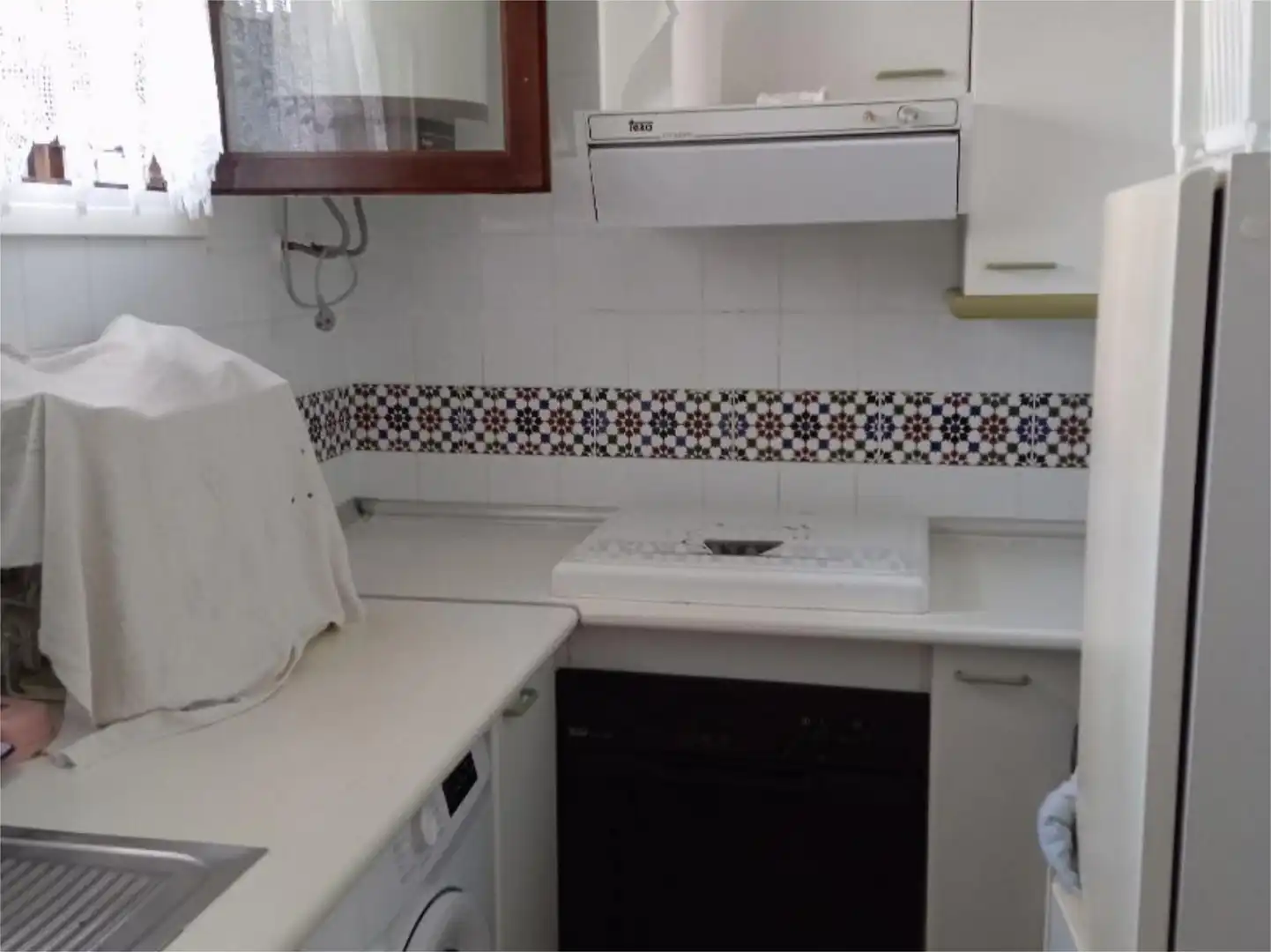 Dúplex en venta en Urbanización Calas Blancas, 1, Nueva Torrevieja Cocina de Dúplex en venta en Torrevieja con Terraza, Piscina y Amueblado